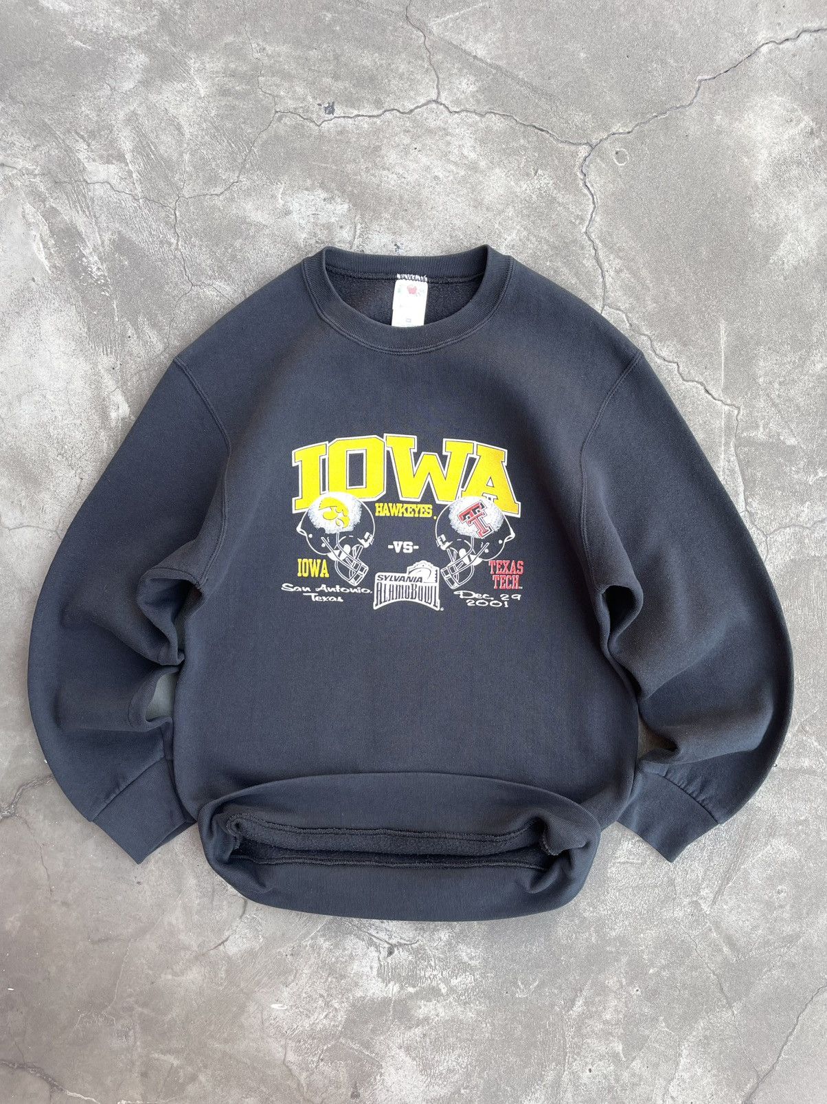 Vintage 2001 Iowa -vs- Texas Tech Sweatshirt Size US M / EU 48-50 / 2 - 9 Thumbnail