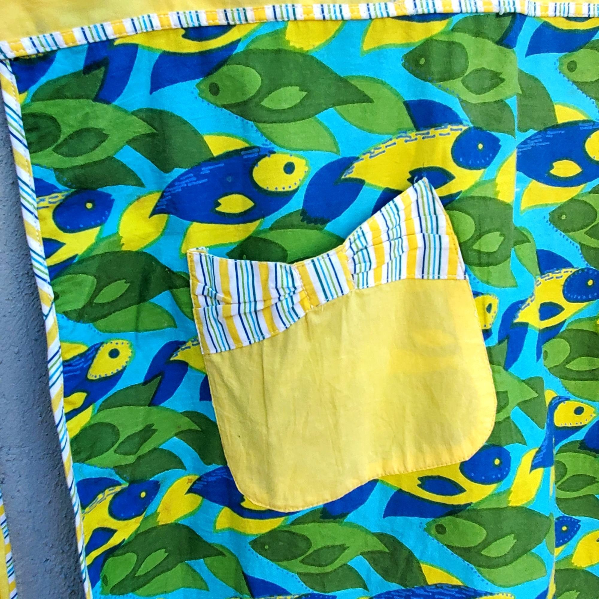 Other Retro Ruffled Bib Apron Colorful Blue Green Fish Pattern wit Size ONE SIZE - 3 Thumbnail