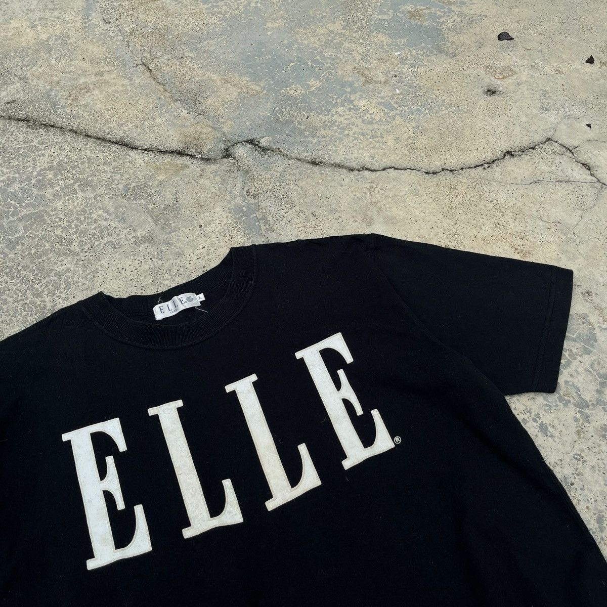 Vintage Vintage Elle Paris Nice Big Logo Design Tee Rare Size US XL / EU 56 / 4 - 2 Thumbnail