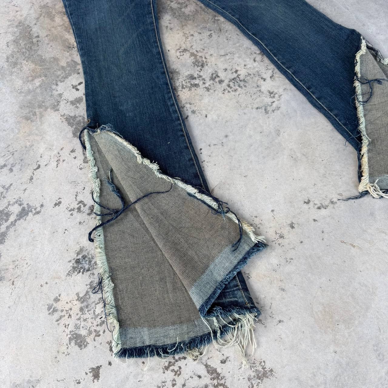 Japanese Brand Maruka Japan Distressed "Shredded" Side Slits Flare Jean W26 Size 26" / US 2 / IT 38 - 2 Thumbnail