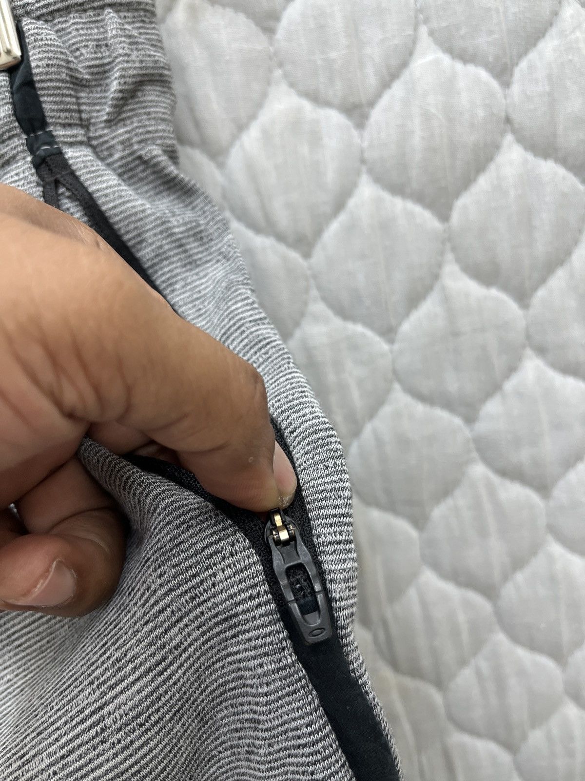 Oakley 🔥🔥🔥STEALS OAKLEY JOGGER PANTS Size US 33 - 11 Thumbnail