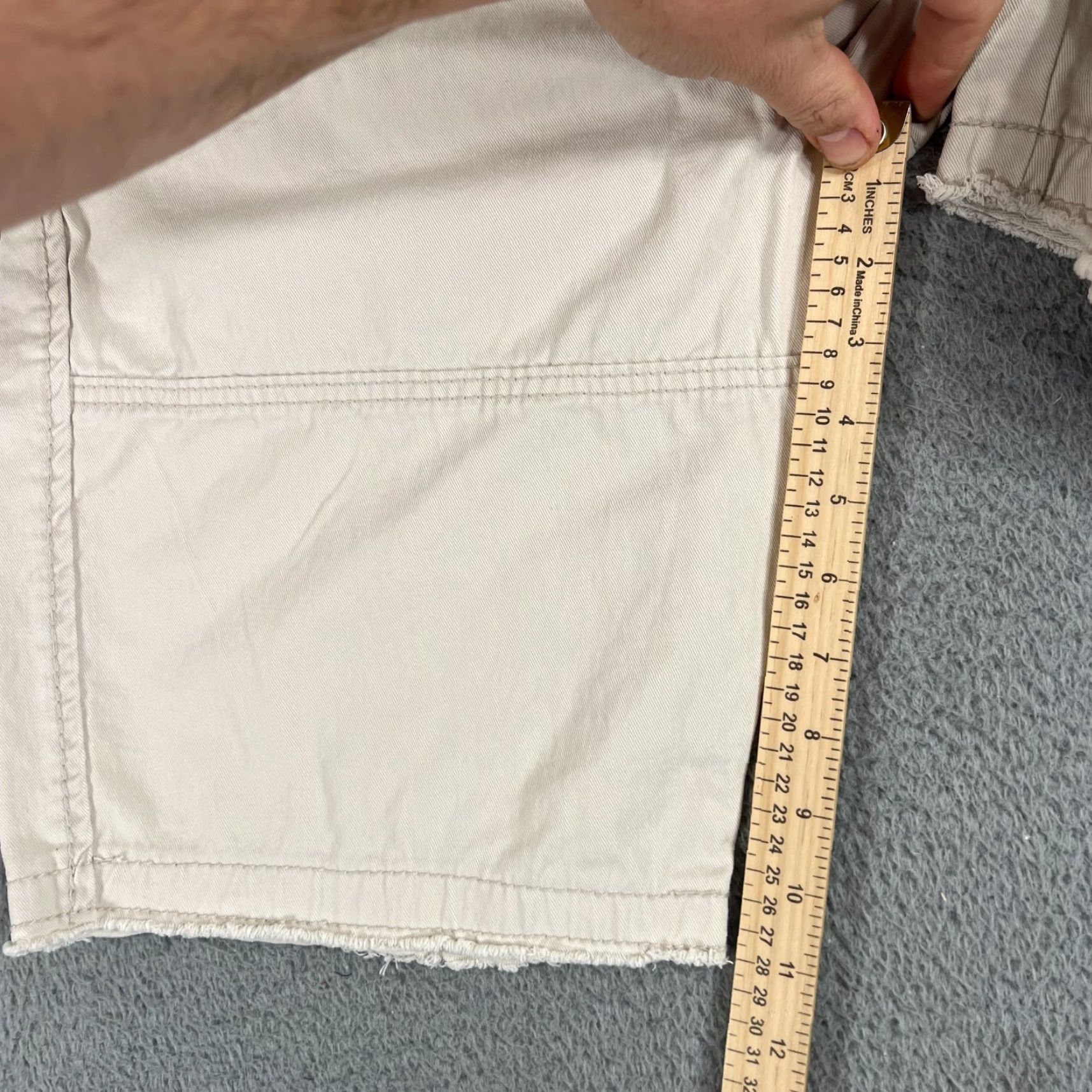 Vintage VINTAGE UNIONBAY Cargo Shorts Mens 34 Khaki Baggy 11in Inseam White Ivory Cotton cargo Pocket Y2K 90s Grunge Outdoor Summer Spring Mens Size US 34 / EU 50 - 3 Thumbnail