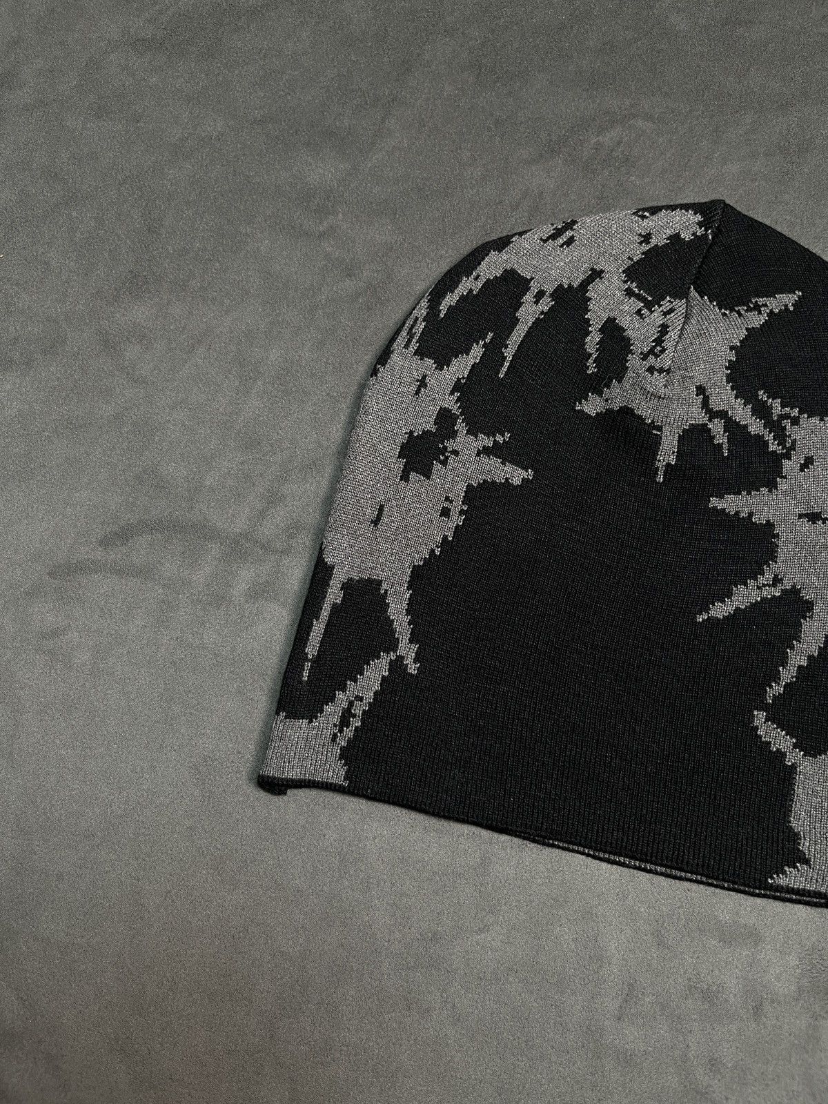 Japanese Brand Rare Y2k Spike Balls All Over Graphic No Cuff Beanie Hat OS Size ONE SIZE - 2 Thumbnail