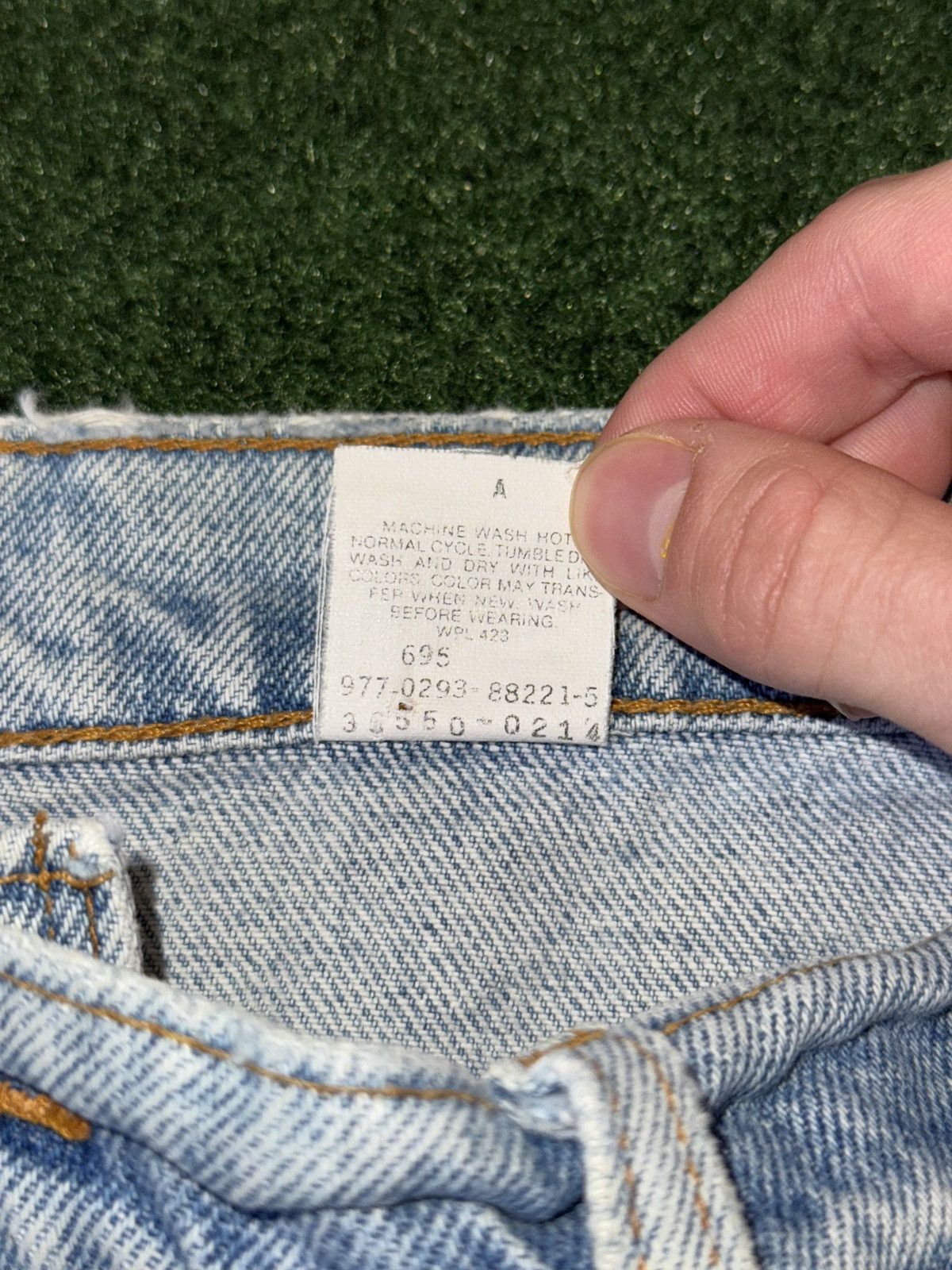 Levi's Vintage Clothing Vtg 90s Levi’s 550 Jorts Relaxed Light Wash Denim Shorts Size US 38 / EU 54 - 5 Thumbnail