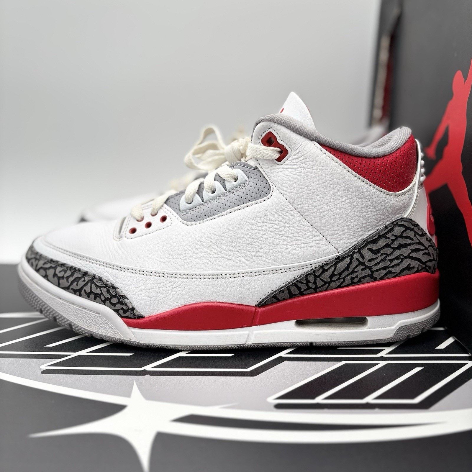 Jordan Brand Air Jordan 3 Retro Mid ' Fire Red ' | GREAT CONDITION! Size US 11.5 / EU 44-45 - 1 Thumbnail
