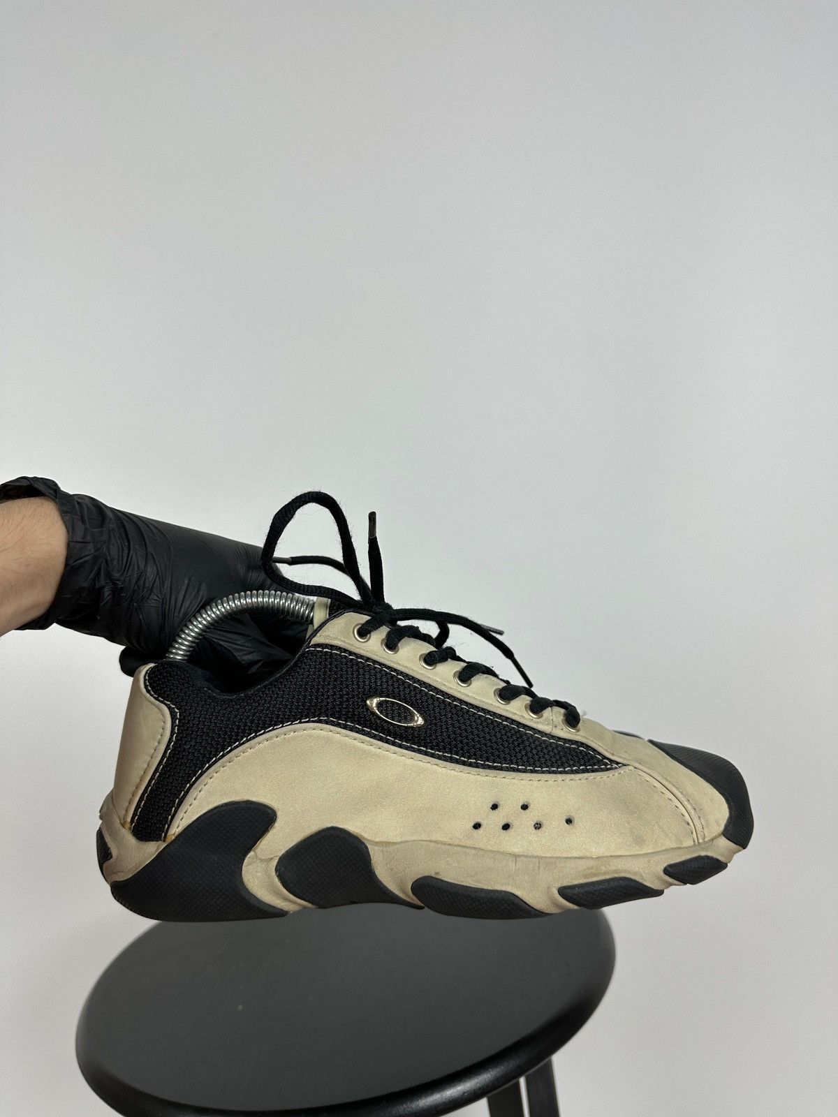 Oakley 00s Vintage Oakley Beige/Black Leather Low Top Sneakers Size US 6.5 / EU 39-40 - 11 Thumbnail