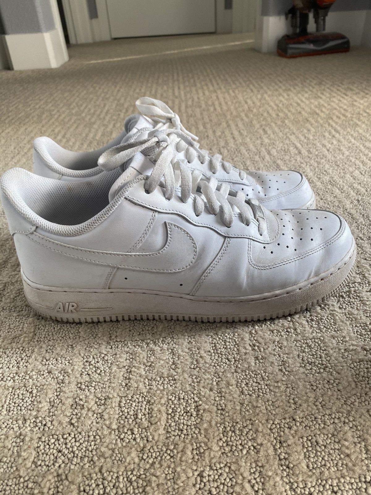 Nike Dirty white air forces size 11 Size US 11 / EU 44 - 2 Thumbnail