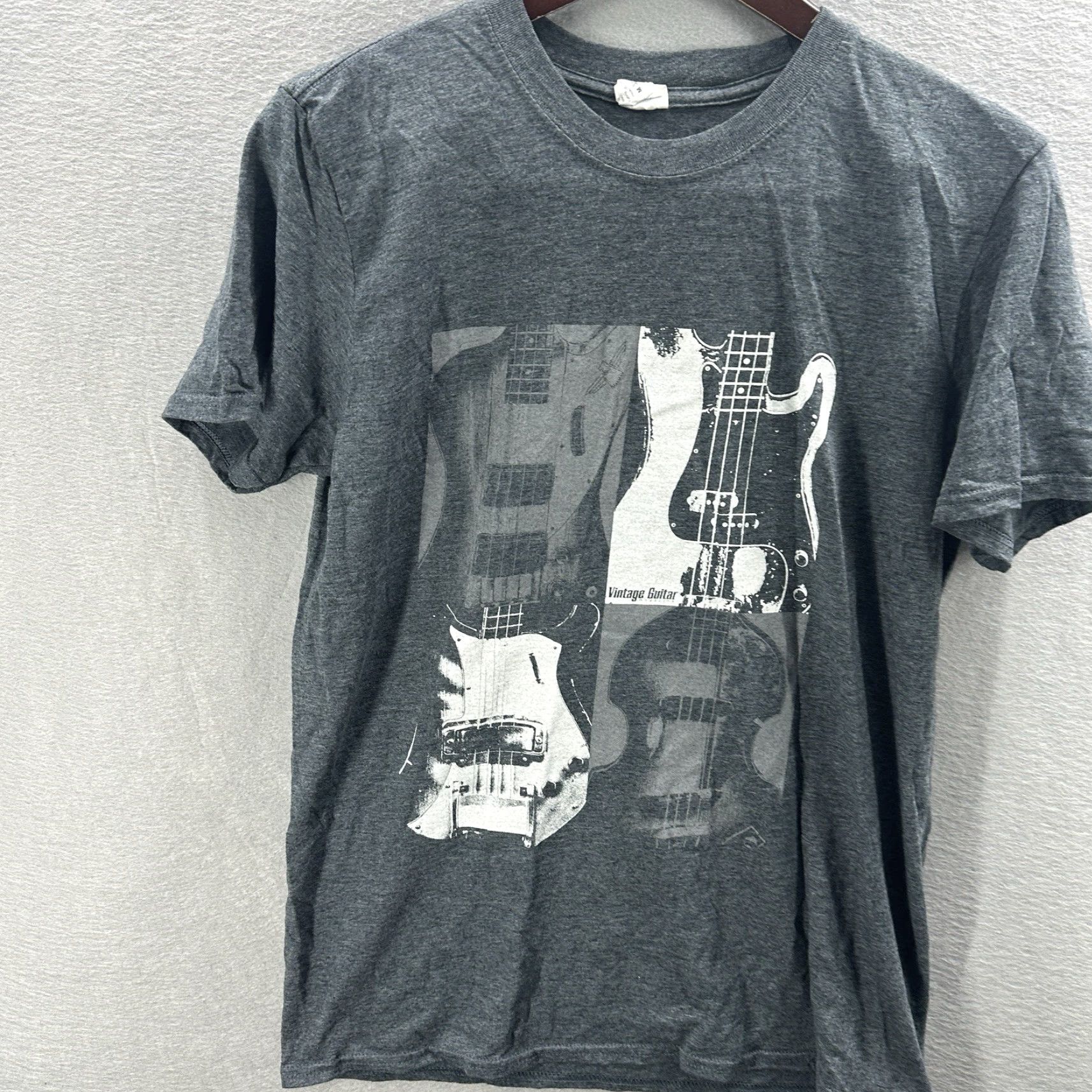 Gildan VINTAGE Gildan Shirt Mens M Gray Graphic Print Guitars Music Y2k Portrait 90s Style Shirt Mens Size US M / EU 48-50 / 2 - 5 Thumbnail