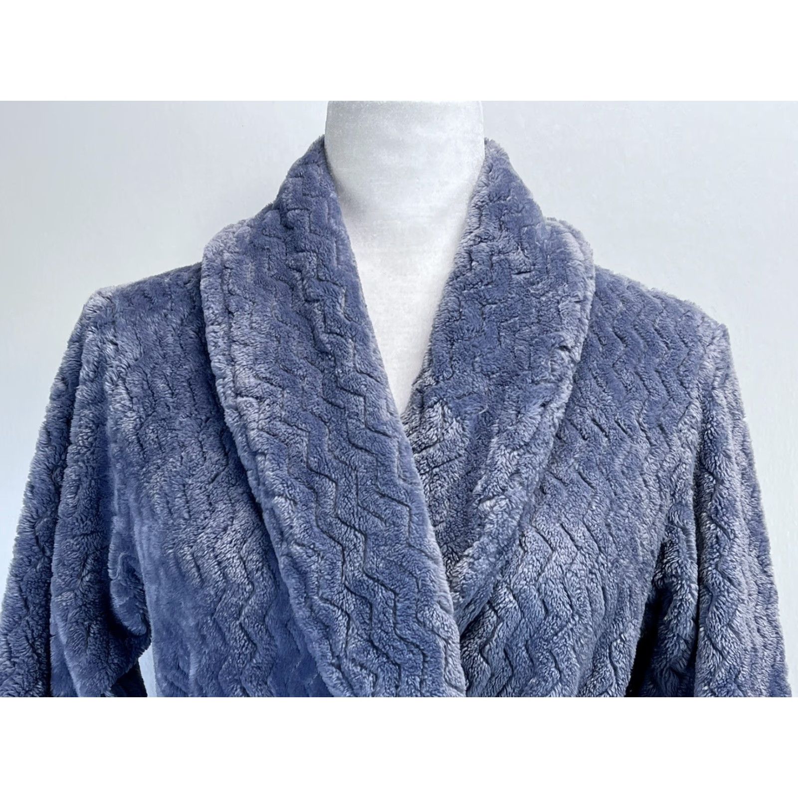 Vintage Natori Women's Long Fleece Robe with Belt and Pockets, Grey/Purple, Cozy, Regular Size Size ONE SIZE - 5 Thumbnail