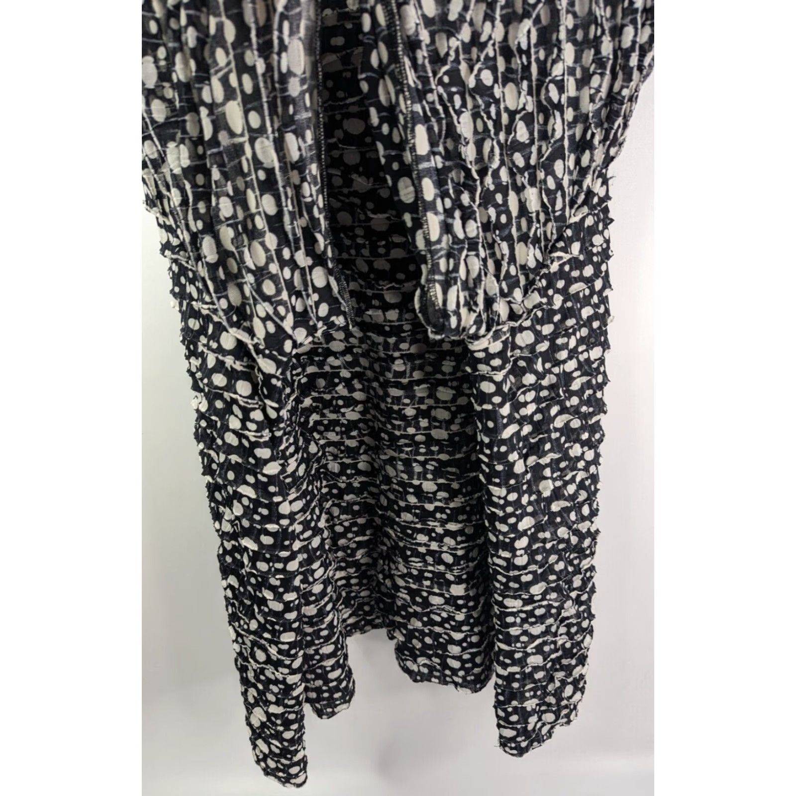 Vintage Maggie Barnes Blouse Shirt 4X Women Black White Ruffle Layers Dot Print Button Short Sleeve Round Neck Casual/Career 4X Womens Blouse Size XXL / US 16-18 / IT 52-54 - 2 Thumbnail