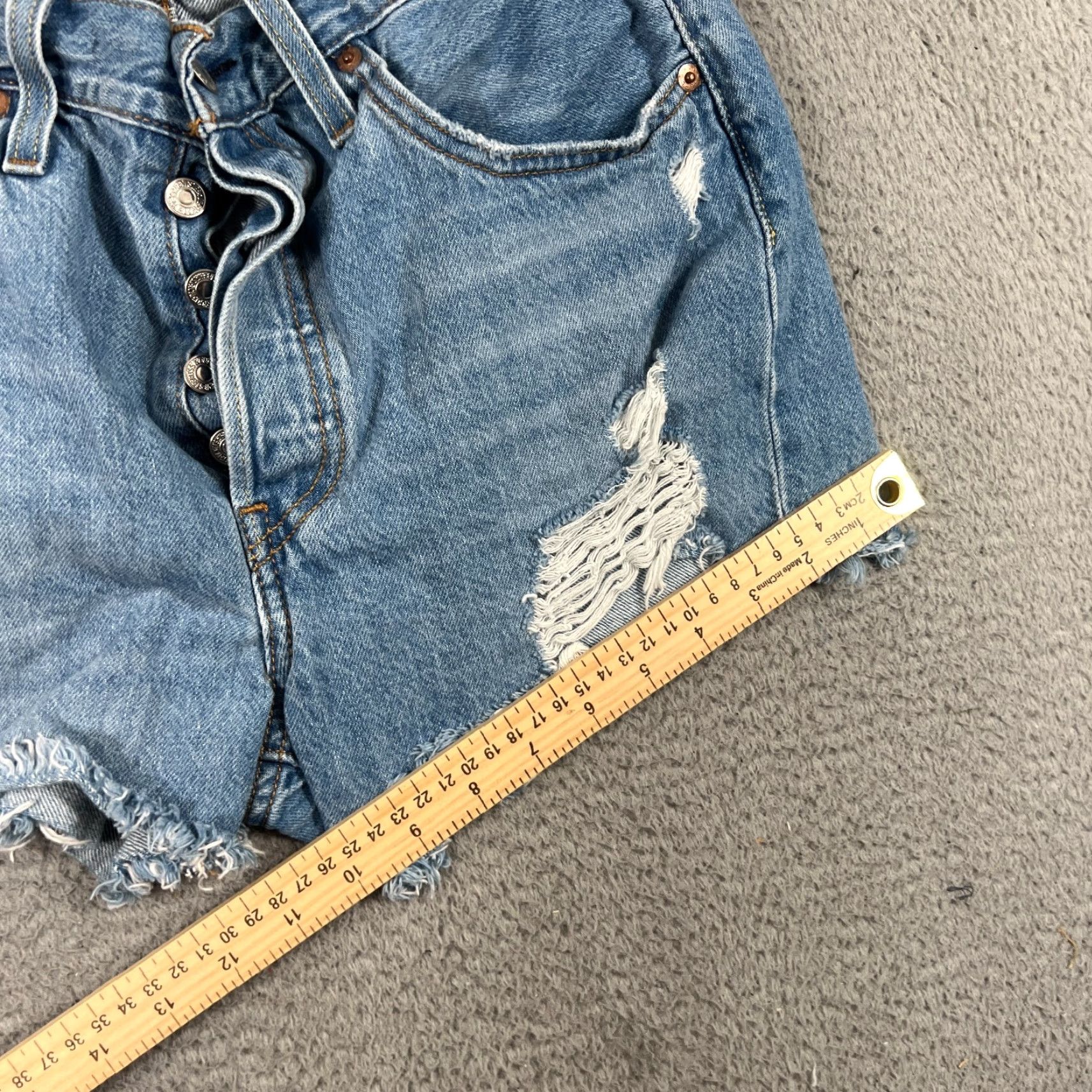 Levi's Levi's Women's 501 Shorts Size 28 Blue Denim Cut-Off Distressed Fringe Casual Summer Size 28" / US 6 / IT 42 - 2 Thumbnail