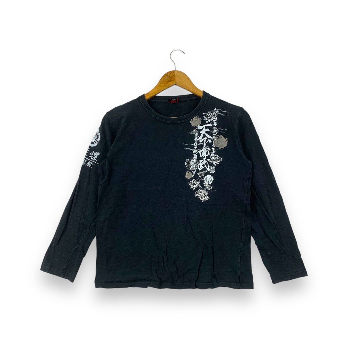 Japanese Brand JAPAN TRADITIONAL TEMPLE Kanji Floral Butterfly Tee Shirt Size M / US 6-8 / IT 42-44 - 3 Thumbnail
