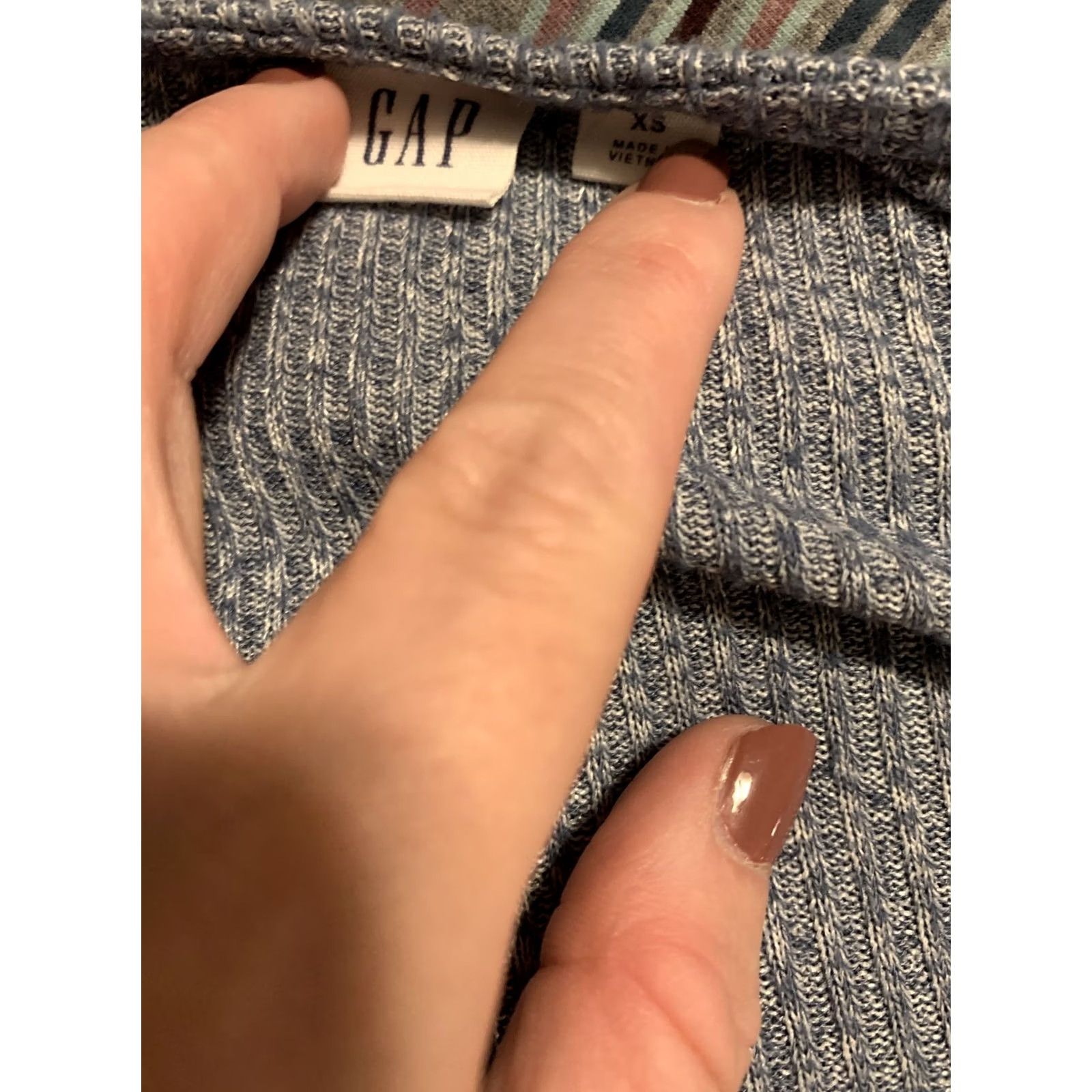 Gap VINTAGE? No. Gap Shirt Womens XS Blue Deep V Neck Long Sleeve Knit Ribbed Slim Regular Raglan Sleeve Blouse Workwear, Basic, 908 Size XS / US 0-2 / IT 36-38 - 5 Thumbnail