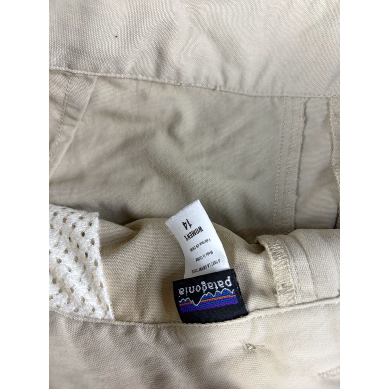 Patagonia VINTAGE Patagonia Skirt Women’s 14 Beige Nylon Pleated Front Outdoors Cargo Pockets Lightweight Long Size 36" / US 14 / IT 50 - 3 Thumbnail