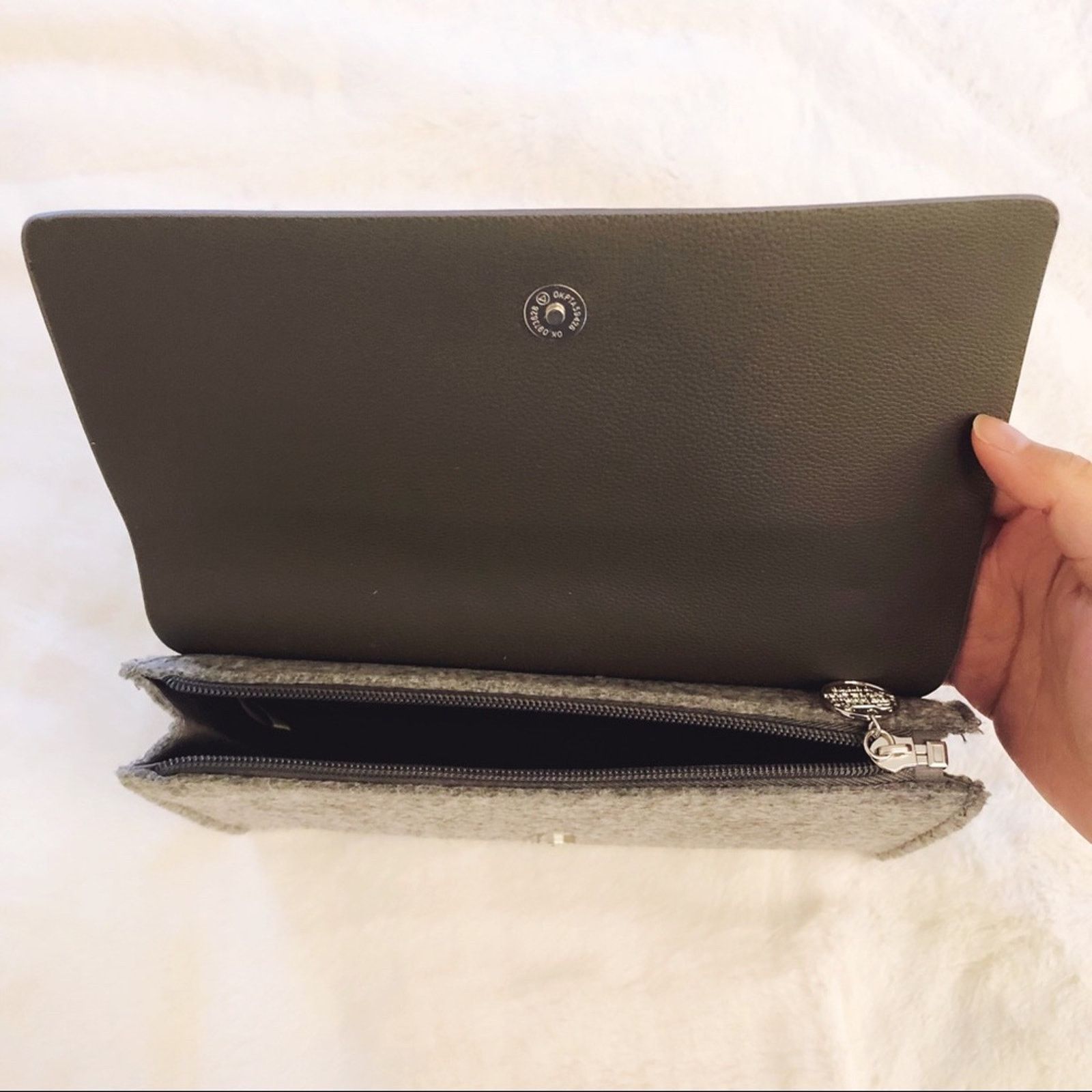 Other La Prairie Gray Makeup Bag/Clutch Size ONE SIZE - 9 Thumbnail