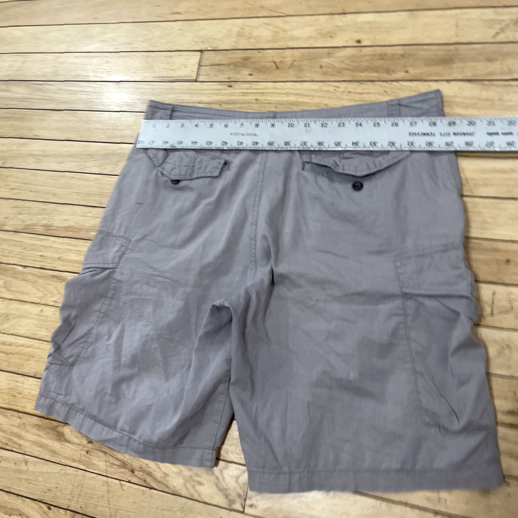 Banana Republic BANANA REPUBLIC Lightweight Cargo Shorts Men 34 Gray Outdoor Casual 34x10 Cotton Polyester Zip Pocket Regular Rise 10in Check 90s? Size US 34 / EU 50 - 5 Thumbnail