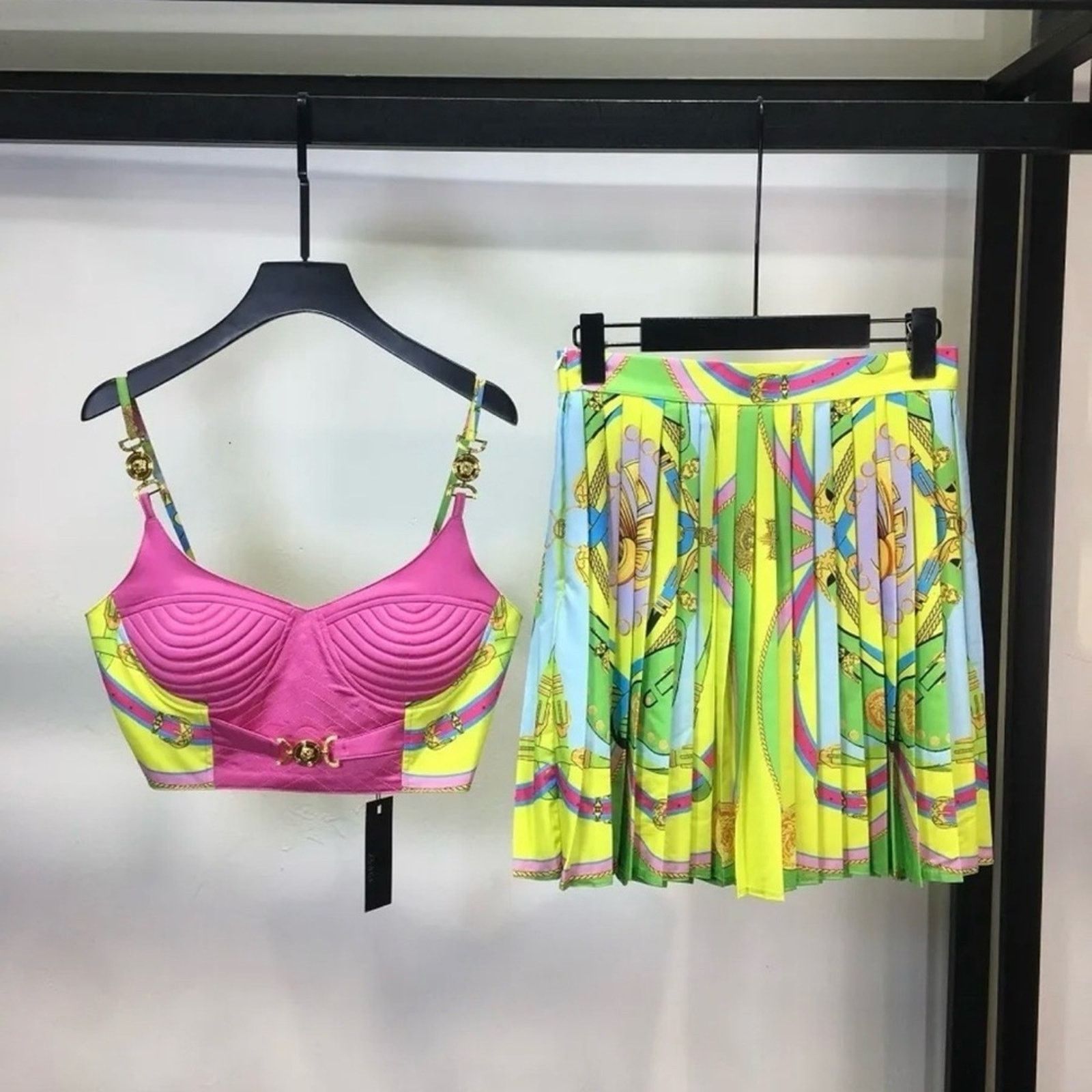 Other Vibrant Multicolor Pleated set. Top size M skirt size S Size S / US 4 / IT 40 - 1 Thumbnail