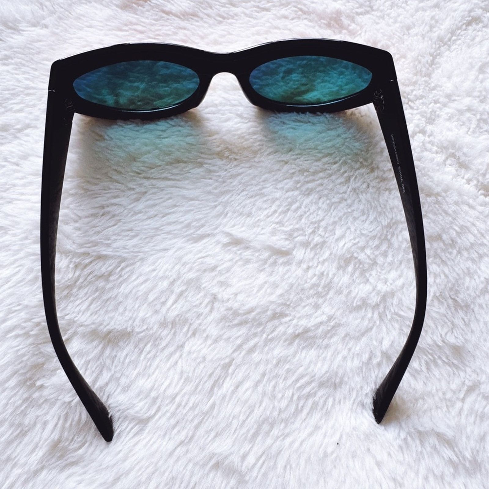 Other Francis Mirrored Red with Black Rim Sunglasses Size ONE SIZE - 10 Thumbnail
