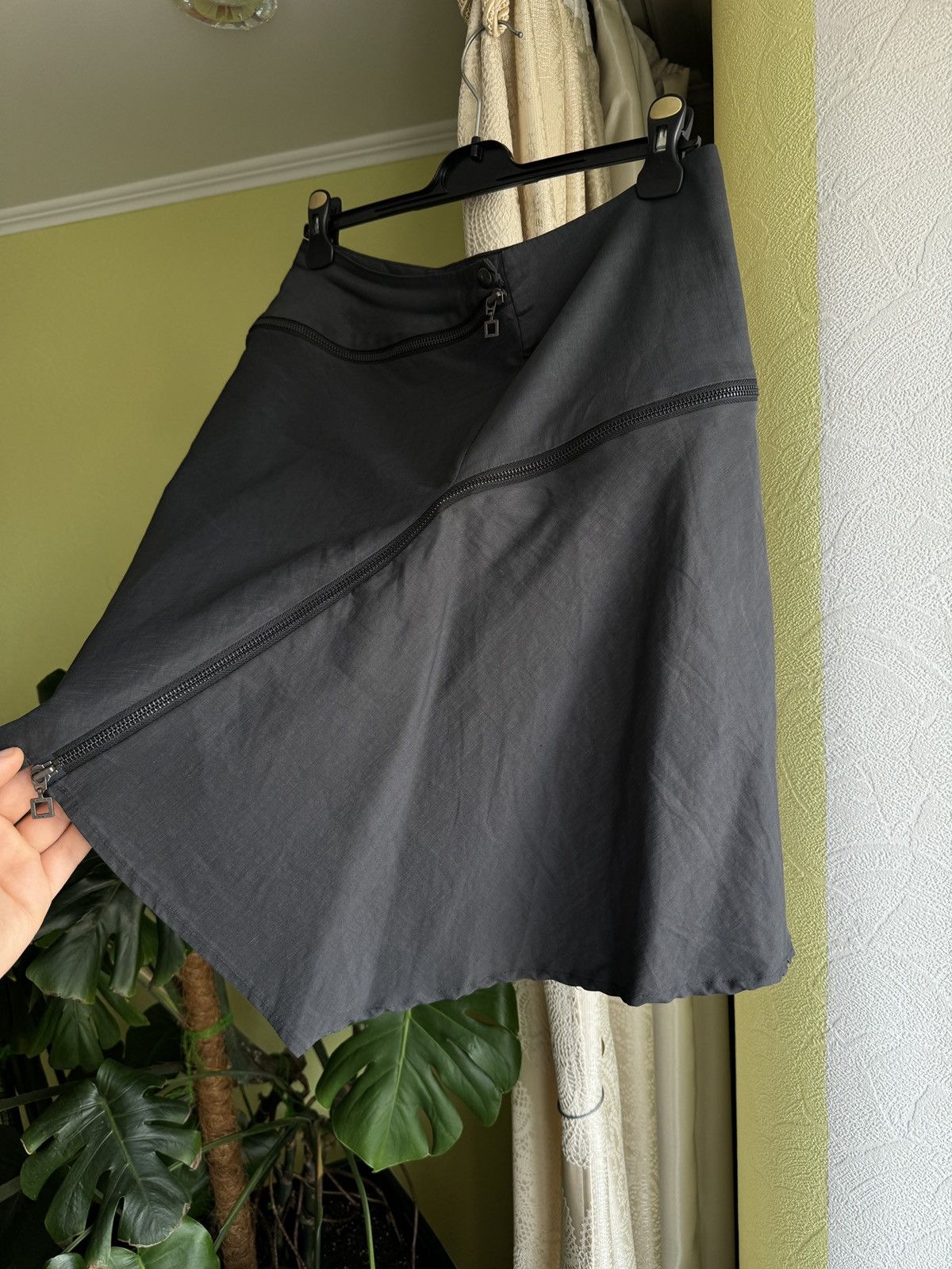 Sarah Pacini Vintage Sarah Pacini Asymetrical Zip Flared Mini Skirt Y2K Size 34" / US 12 / IT 48 - 8 Thumbnail