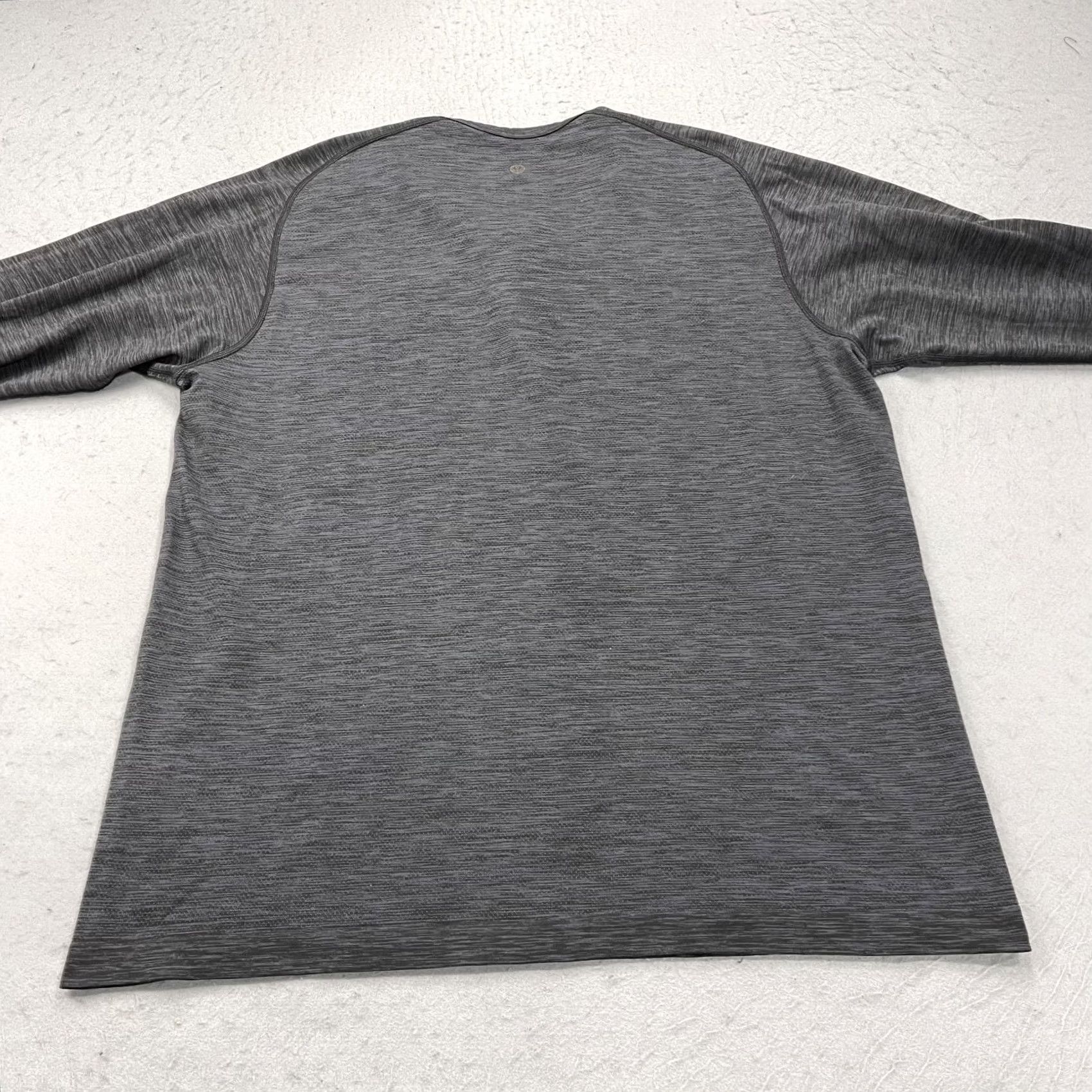 Lululemon Lululemon Shirt Mens XL Gray Heather Henley Metal Vent Long Sleeve Active Logo Size US XL / EU 56 / 4 - 4 Thumbnail