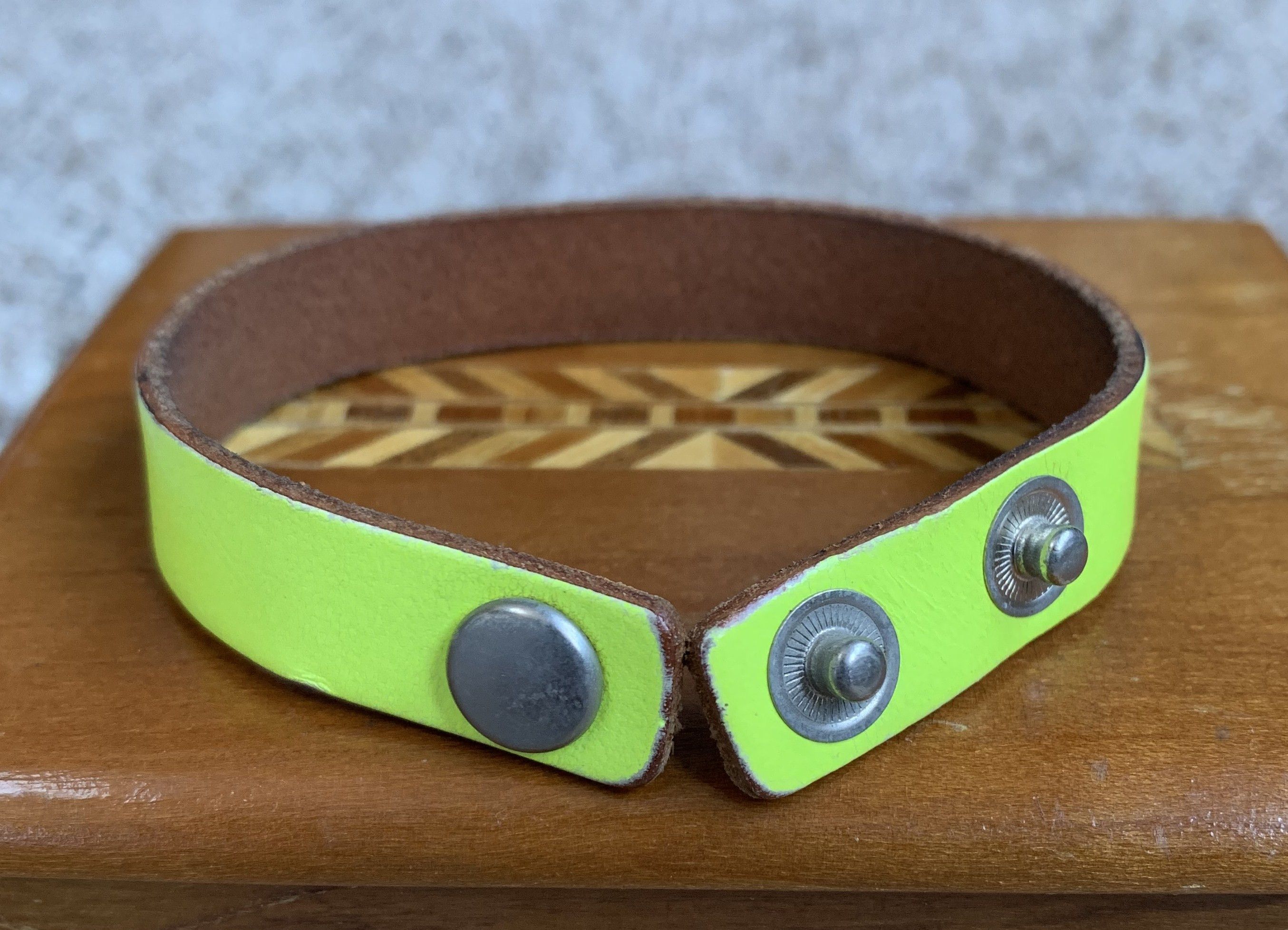 Undercover S/S 2003 Undercover Logo Green Leather Bracelet Size ONE SIZE - 6 Thumbnail
