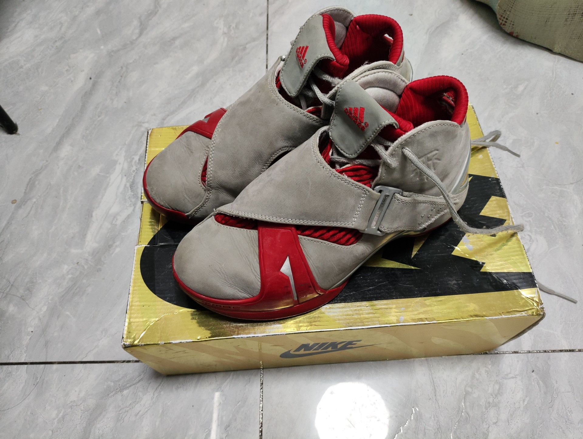 Adidas Adidas Basketball Gray Lowtop Sneakers 10 Men Size US 10 / EU 43 - 1 Thumbnail