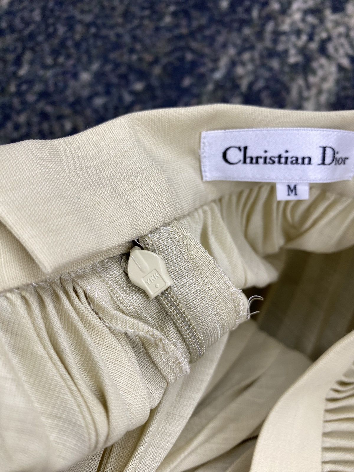Dior 🔥RARE🔥 Vintage 1980’s CHRISTIAN DIOR Pleated Khaki Skirt Size 26" / US 2 / IT 38 - 9 Thumbnail