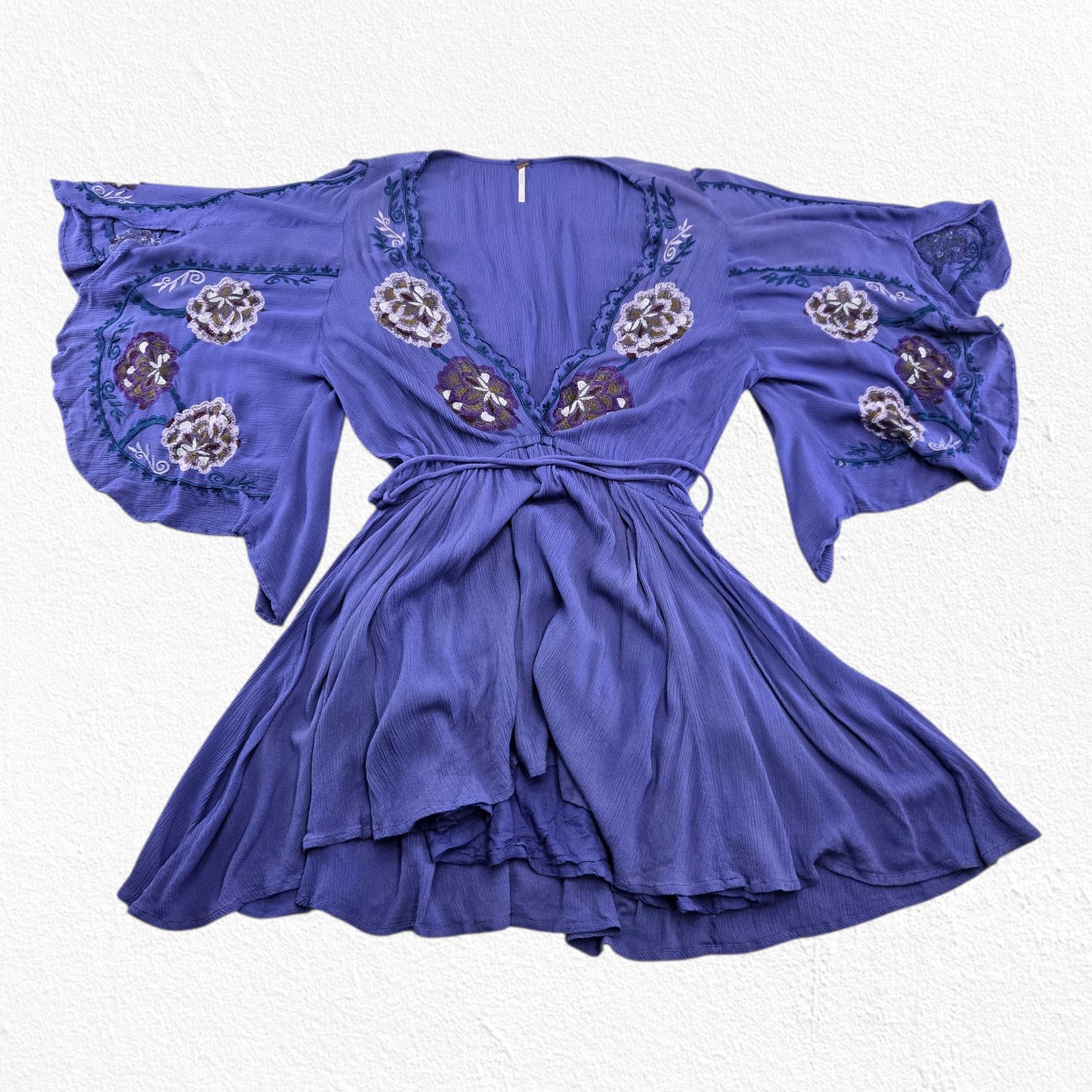 Free People Periwinkle Blue Embroidered Boho Mini Dress Size Small Size S / US 4 / IT 40 - 2 Thumbnail