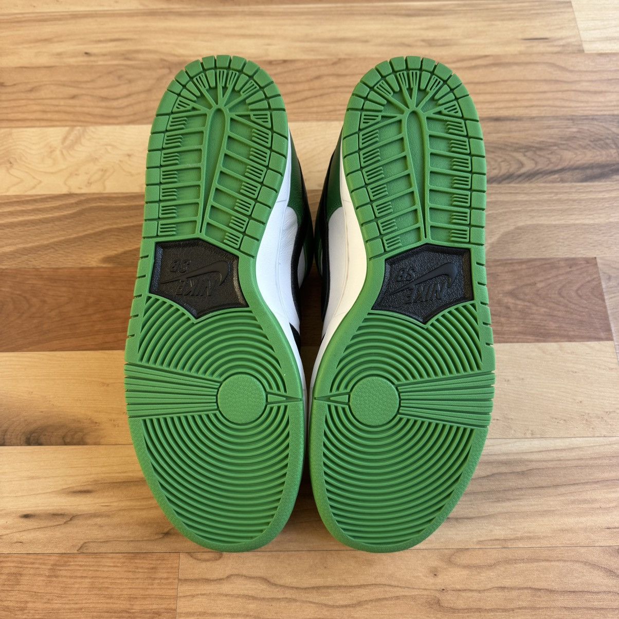 Nike SB Nike SB Dunk Low Pro Classic Green 9.5 (VNDS) Size US 9.5 / EU 42-43 - 4 Thumbnail