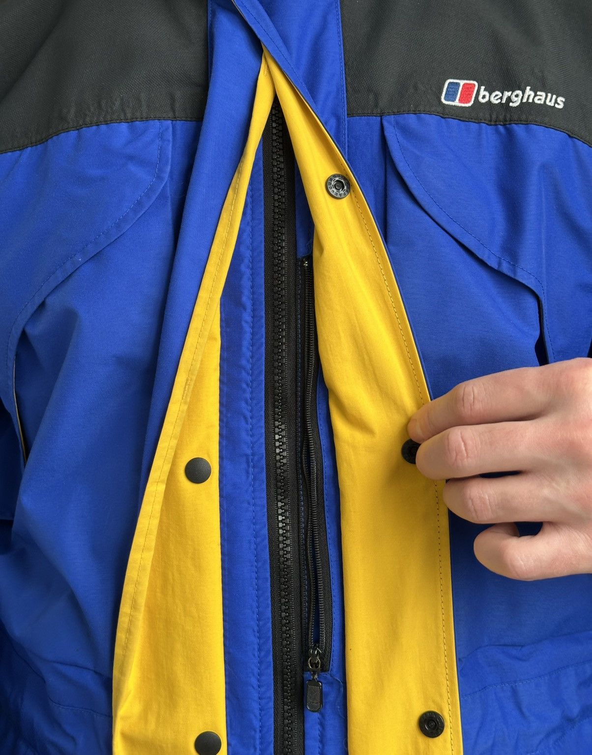 Berghaus Berghaus Mera Peak Goretex Waterproof Outdoor Jacket Size L Size US L / EU 52-54 / 3 - 6 Thumbnail