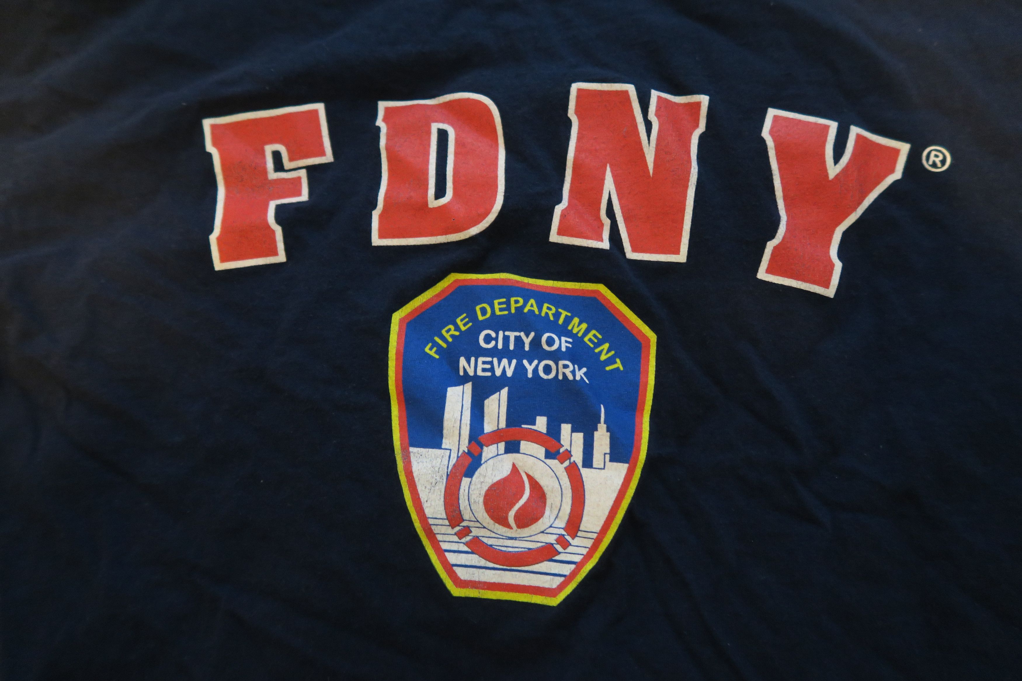 Vintage VTG 2006 Official FDNY T-Shirt Mens Large New York Fire Dept Size US L / EU 52-54 / 3 - 3 Thumbnail