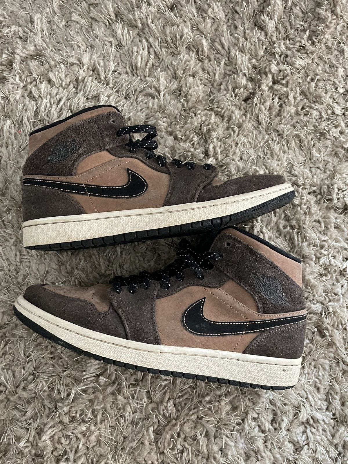 Jordan Brand Jordan 1 Mid SE Dark Chocolate Size US 8.5 / EU 41-42 - 2 Thumbnail