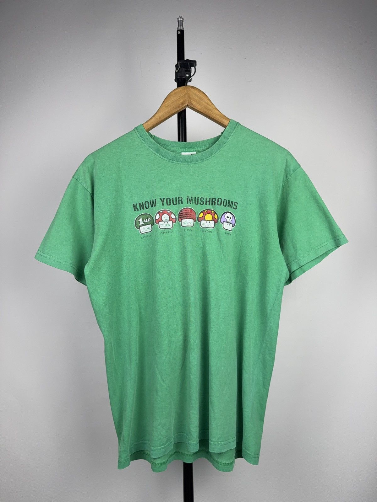 Nintendo 00s retro Know Your Mushrooms Mario Parody Tee Green Size M Size US M / EU 48-50 / 2 - 1 Thumbnail