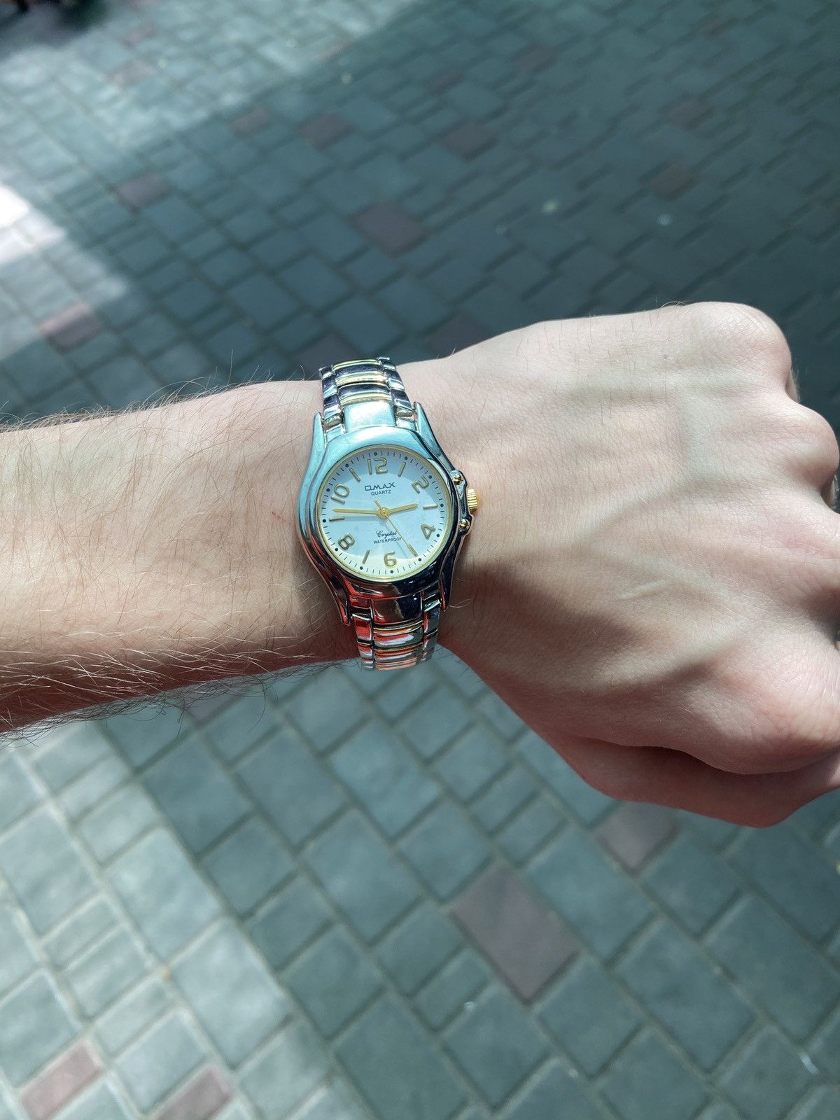 Japanese Brand Stylish OMAX Crystal Watch Quartz Working Size ONE SIZE - 1 Thumbnail