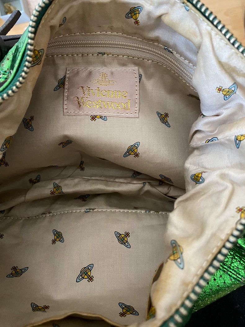 Vivienne Westwood size os Qianxi wind power green locomotiv
