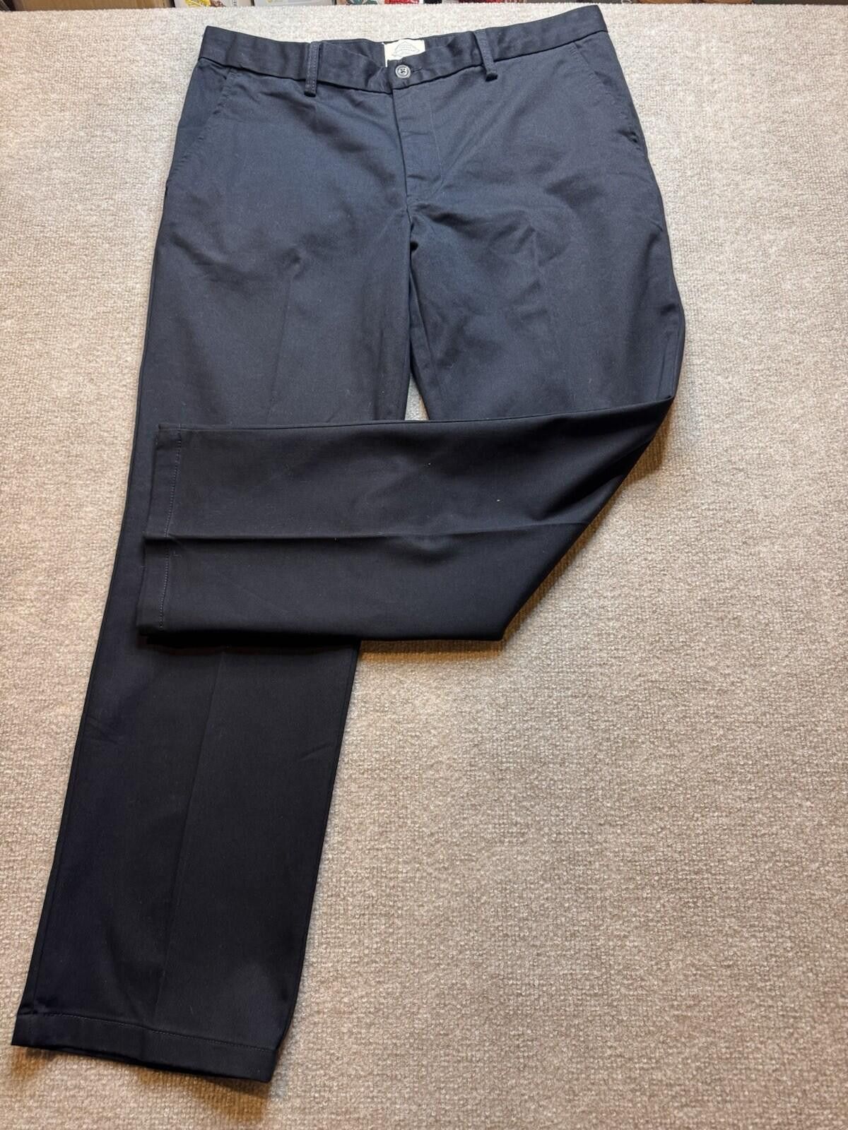 St. Johns Bay St. John's Bay Men's W36 x L30 Black Flat Front Chino [717] Size US 36 / EU 52 - 1 Thumbnail