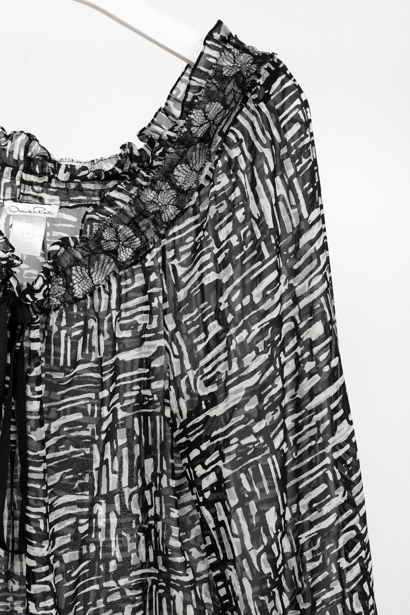 Oscar De La Renta Oscar de la Renta AW10 Abstract Silk Lace Tie-Neck Blouse Size S / US 4 / IT 40 - 5 Thumbnail