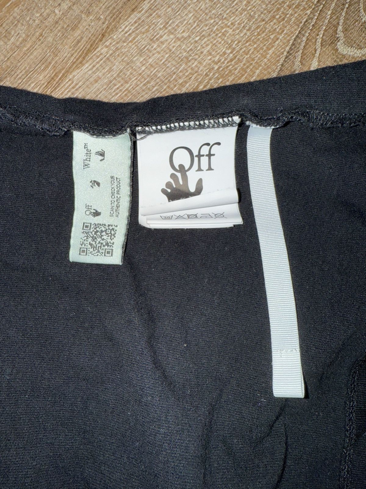 Off-White Off-White Peace World-Wide Logo Black T Size US XS / EU 42 / 0 - 5 Thumbnail