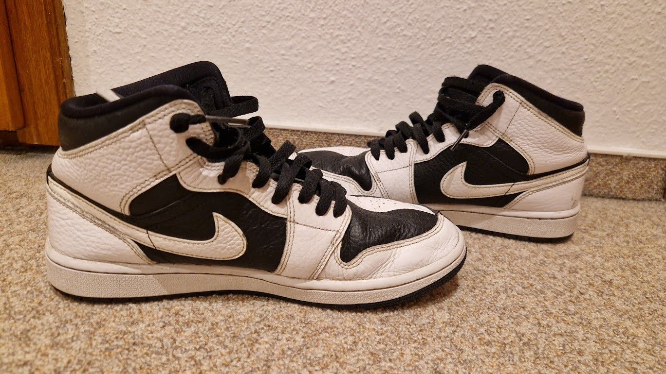 Jordan Brand Air Jordan 1 Mid Invert Black White Size US 9 / IT 39 - 4 Thumbnail