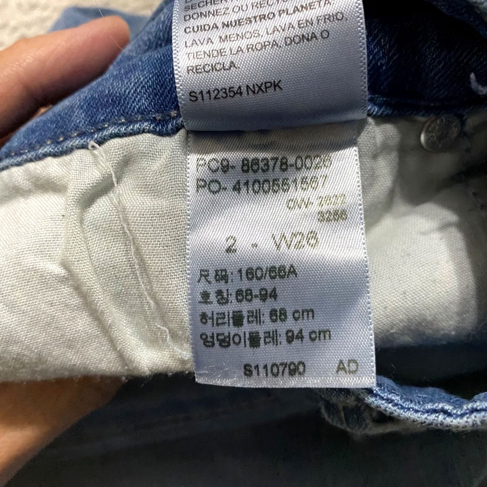 Levi's Levi's Signature Bermuda Jean Shorts Womens 2 Blue Denim Medium Wash Inseam 8" Size 26" / US 2 / IT 38 - 4 Thumbnail