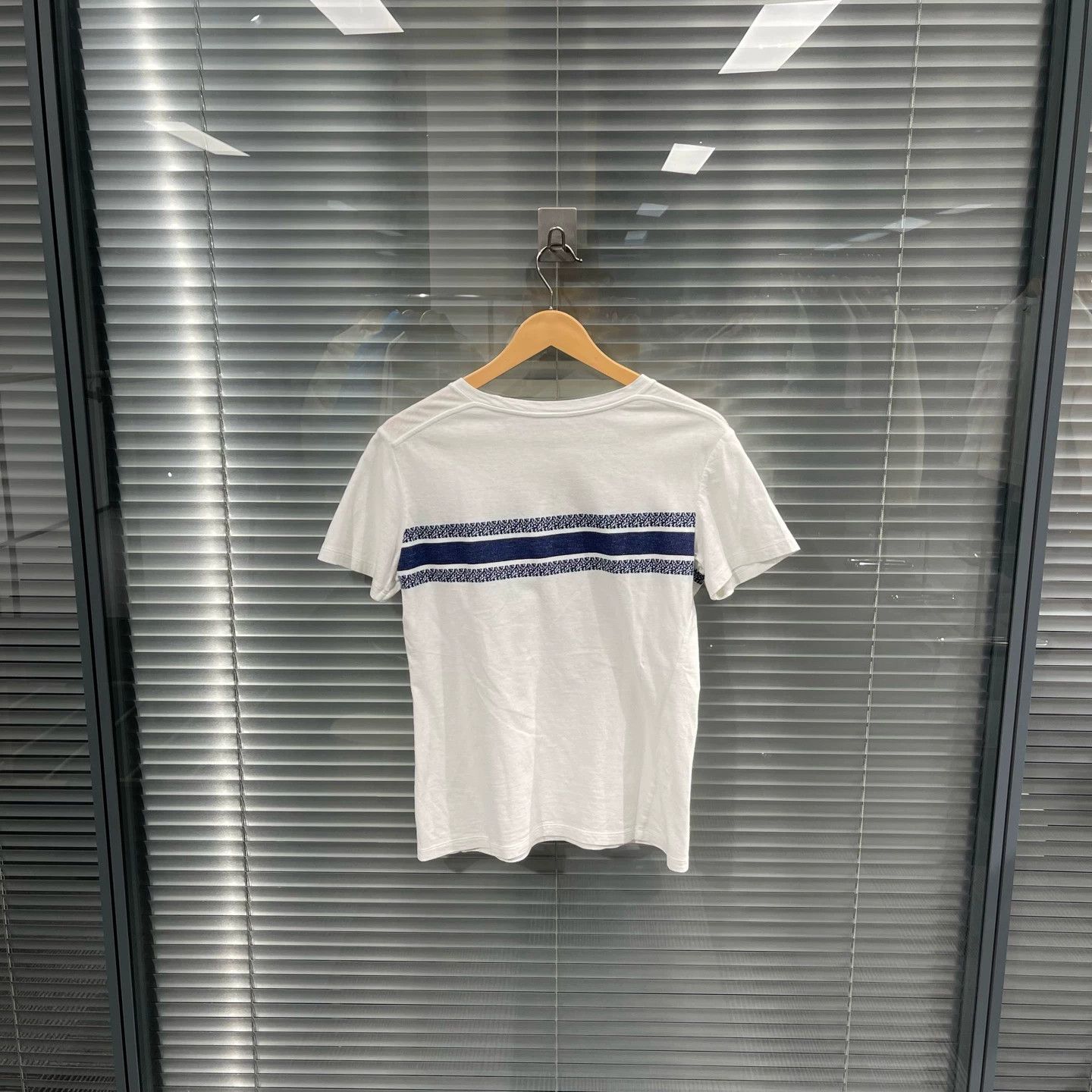 Dior Dior White Stripe Logo Short-Sleeve S 99N Collarless Size S / US 4 / IT 40 - 2 Thumbnail