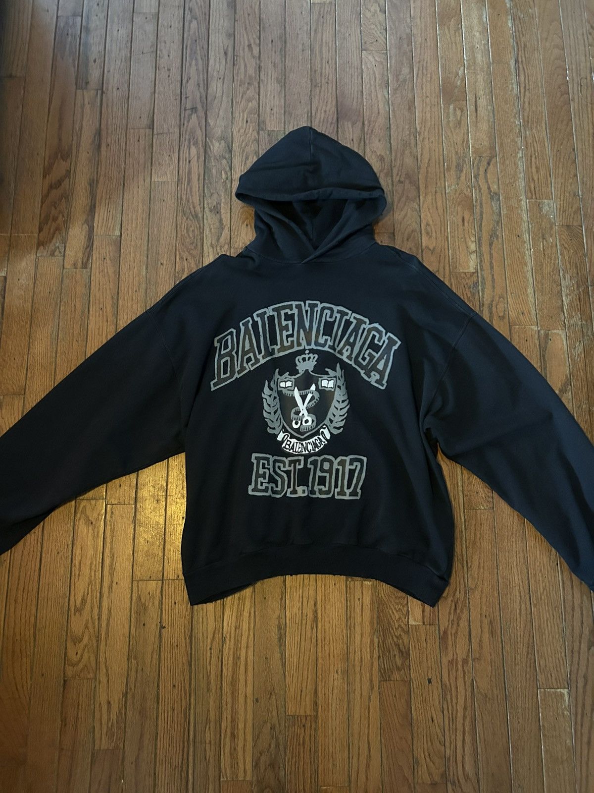 Balenciaga Balenciaga Est. 1917 Logo Hoodie - Size Large Size US L / EU 52-54 / 3 - 1 Thumbnail