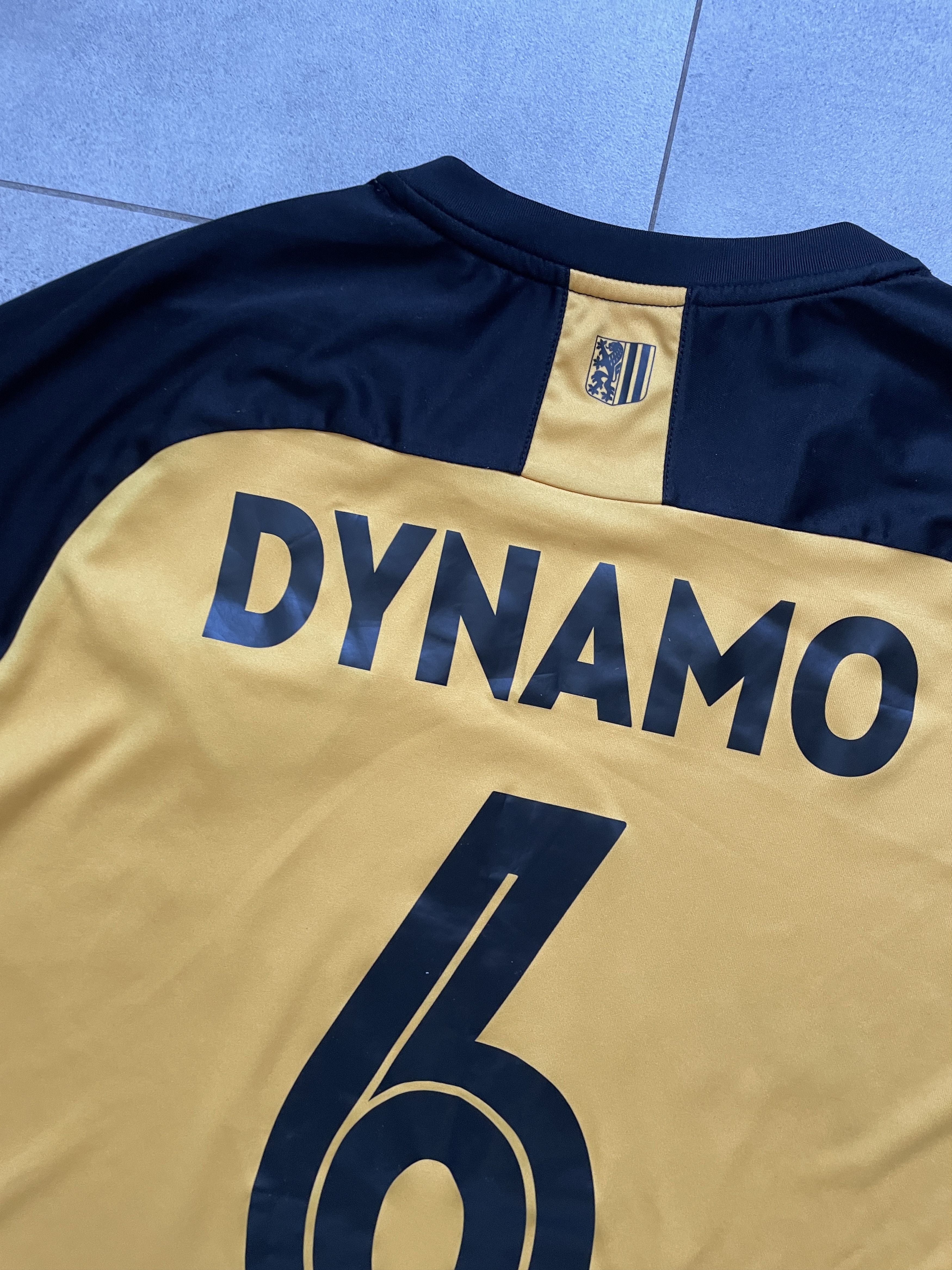 Other DYNAMO DRESDEN CRAFT HARMANN 6 BLOKE SOCCER JERSEY Size US L / EU 52-54 / 3 - 10 Thumbnail