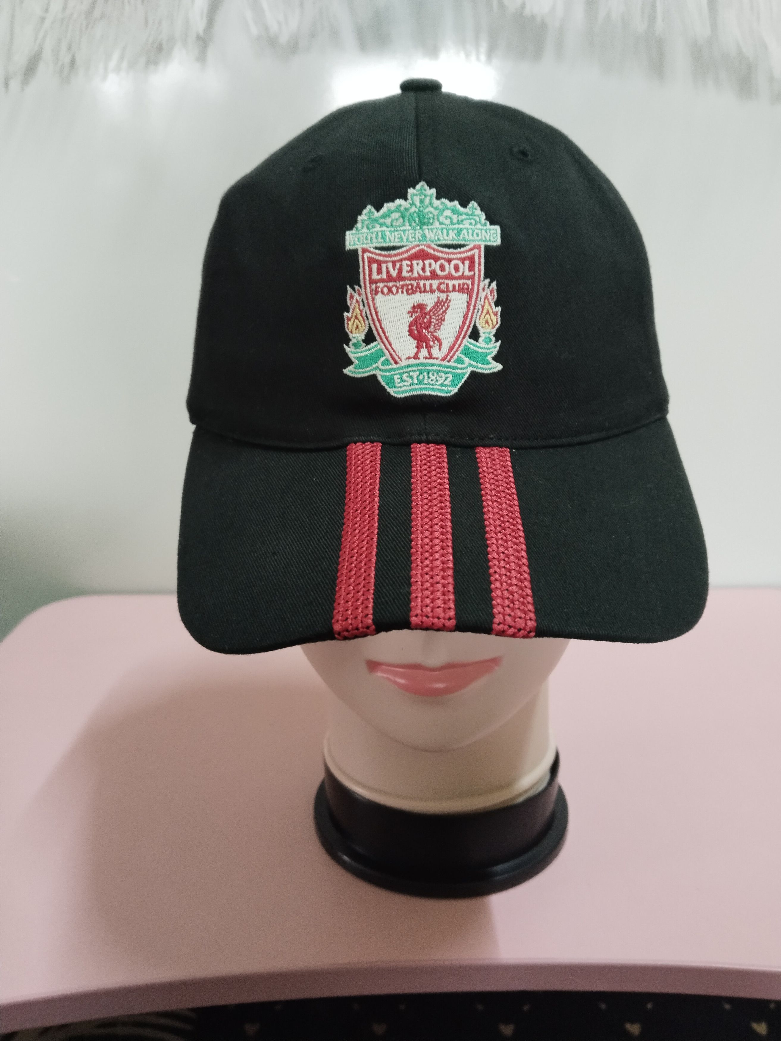 Adidas VINTAGE 3 STRIPE ADIDAS LIVERPOOL CAP ADJUSTABLE CLIP Size ONE SIZE - 1 Thumbnail