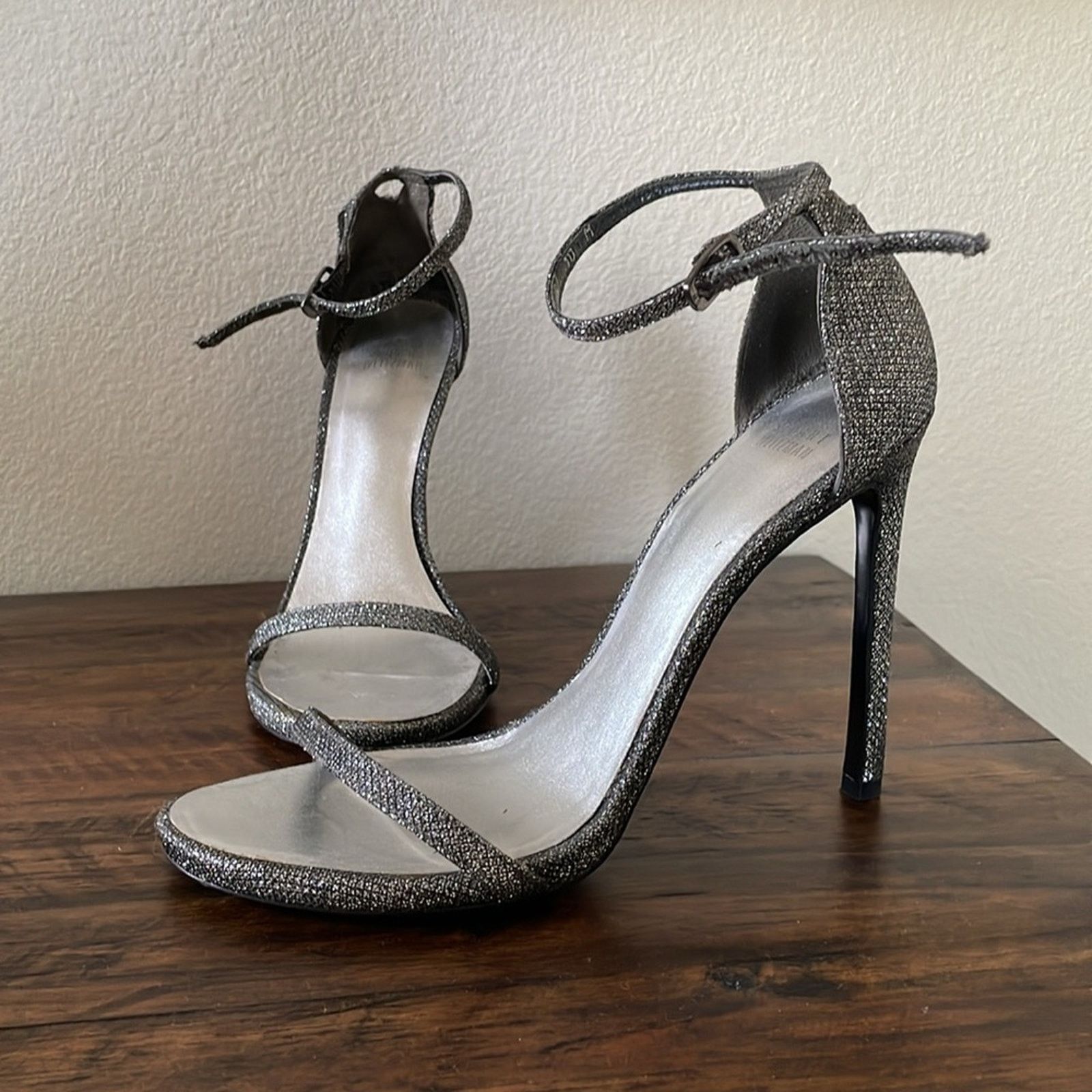 Stuart Weitzman stuart weitzman nudist gray silver sparkly metallic heel Size US 10 / IT 40 - 1 Thumbnail