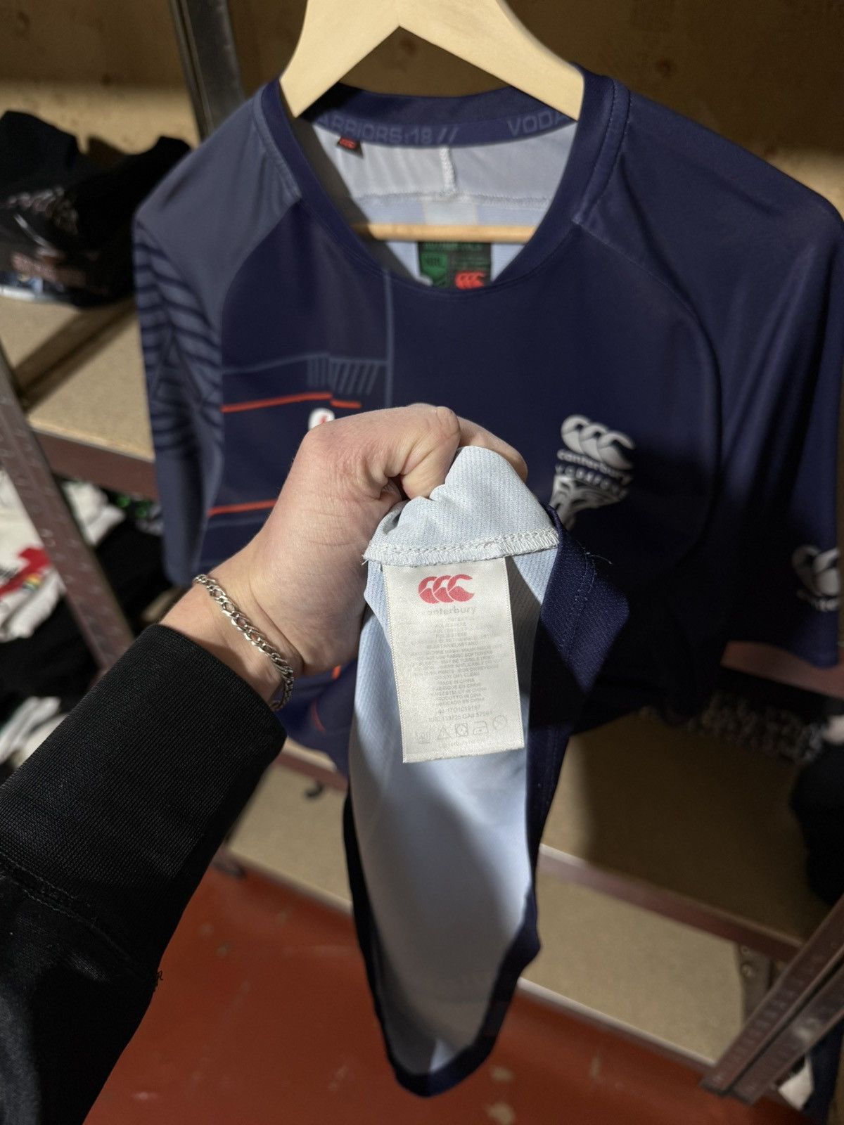 Nike × Vintage Canterbury Vodafone Warriors NRL Retro Rugby Jersey Size US L / EU 52-54 / 3 - 9 Thumbnail