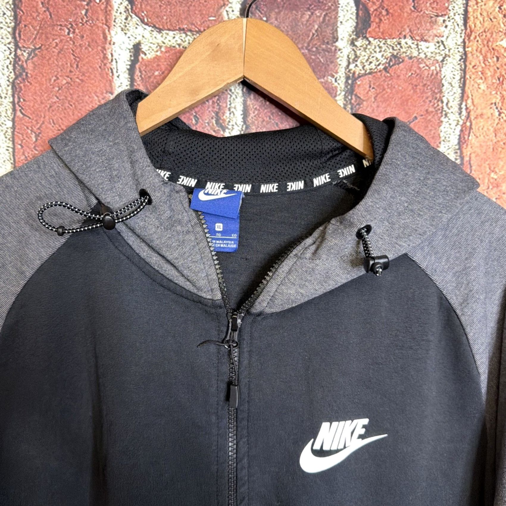 Nike Nike Jacket Mens XL Full Zip Hooded Athletic AQ7228-071 Swoosh Size US XL / EU 56 / 4 - 2 Thumbnail