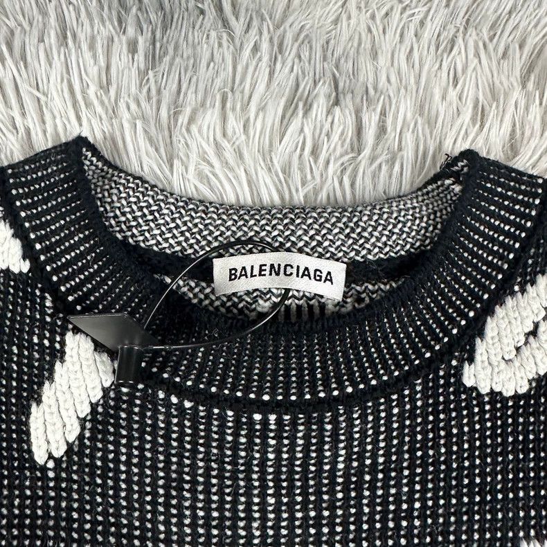 Balenciaga Balenciaga Full print black sweater 2504-Nextarrow Size US S / EU 44-46 / 1 - 3 Thumbnail