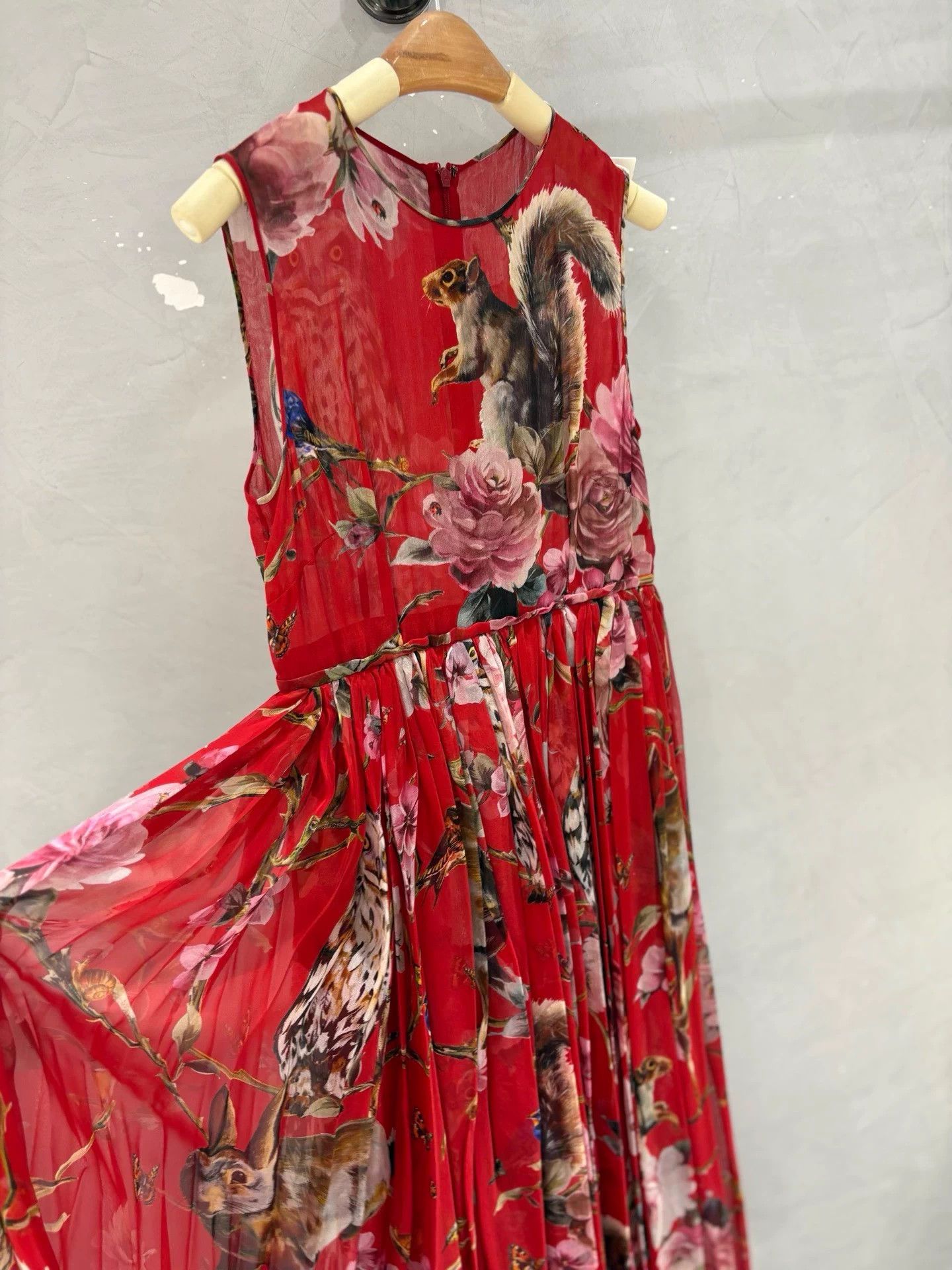 Dolce & Gabbana DG red full floral 100% silk sleeveless dress 38 (99 new) Size XS / US 0-2 / IT 36-38 - 2 Thumbnail