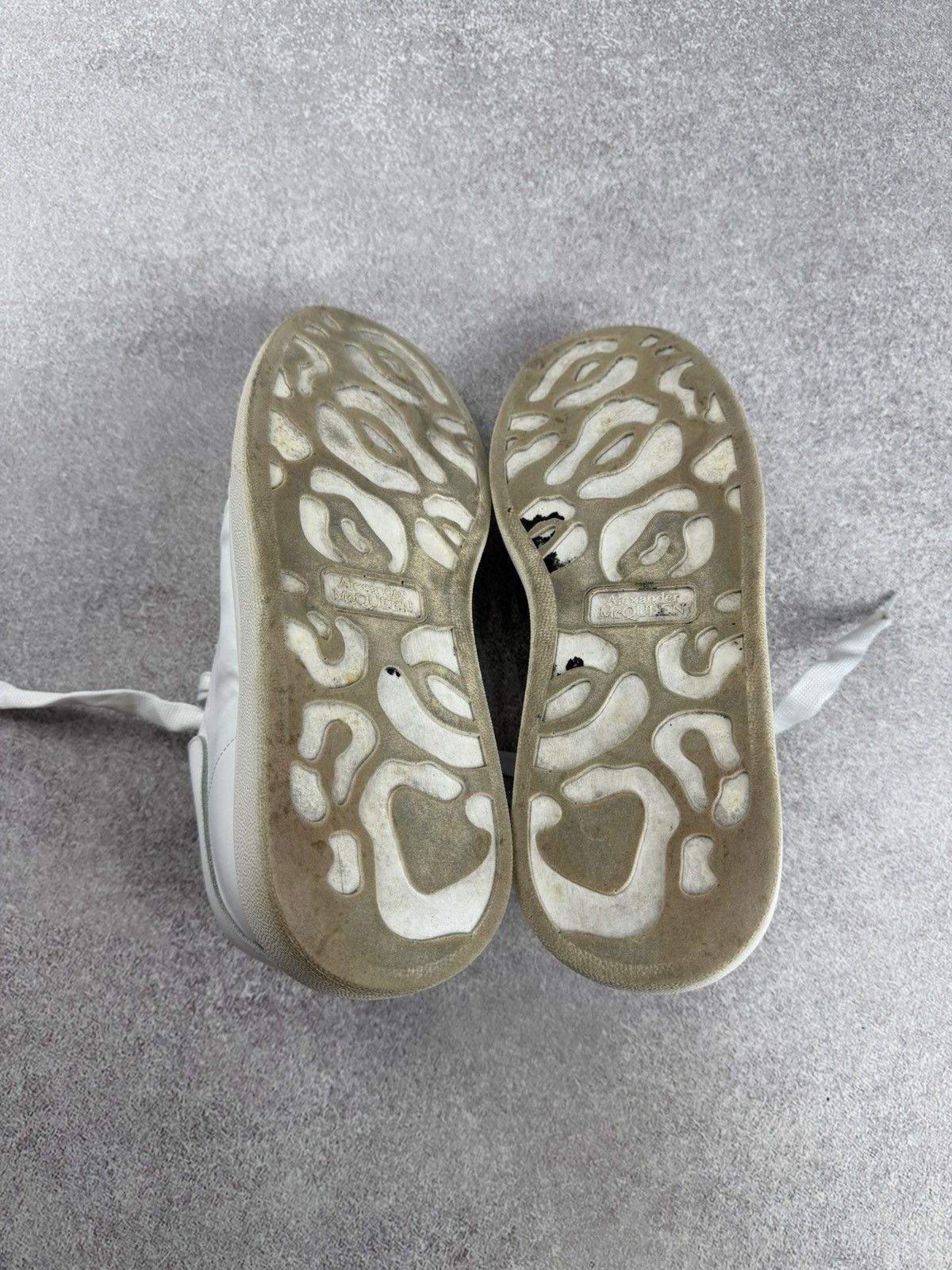 Alexander McQueen Alexander McQueen White Leather Sneakers Size 42 Size US 9 / EU 42 - 13 Thumbnail